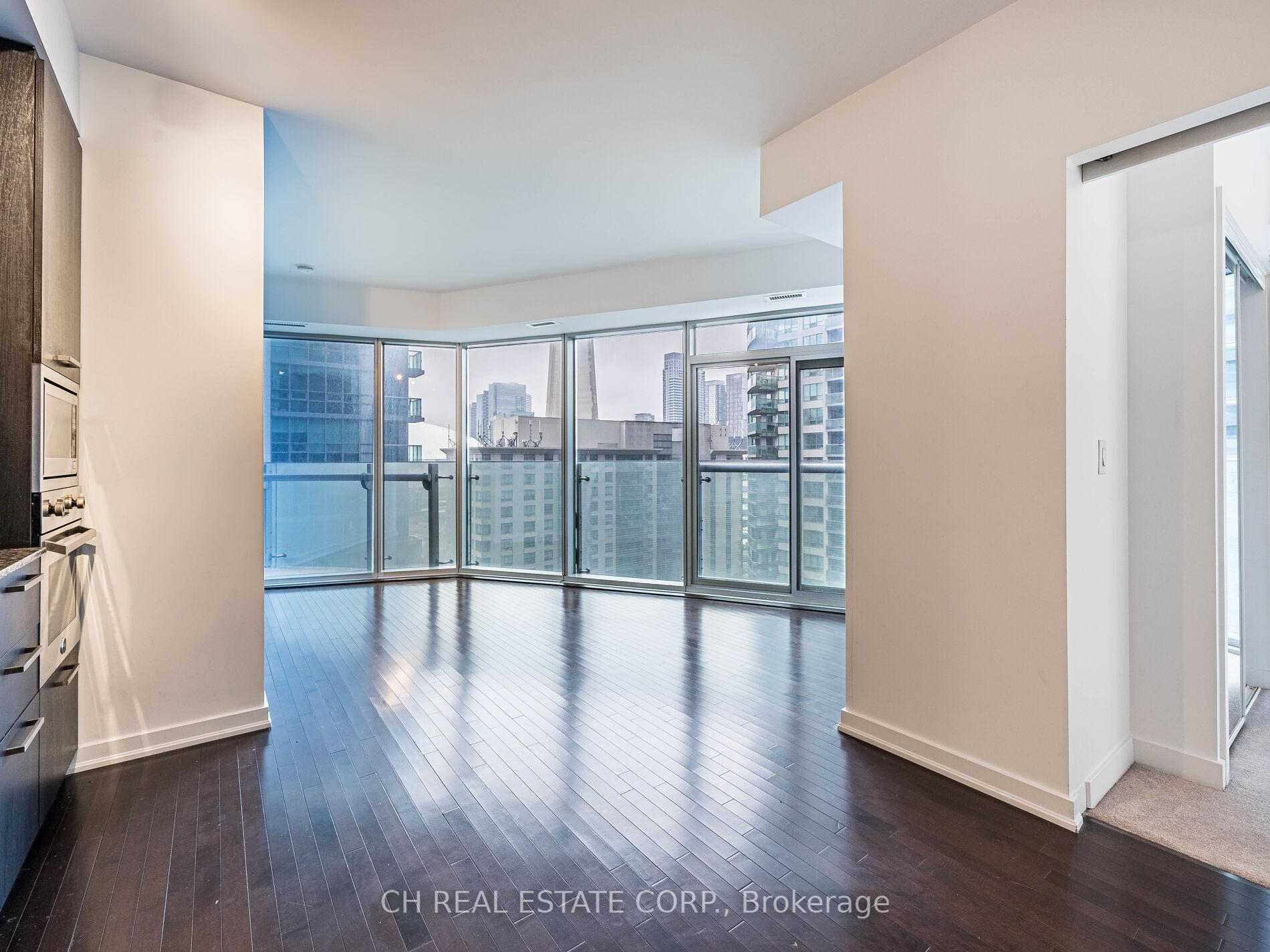 2 Bedrooms Condo at 12 York,  Toronto For sale