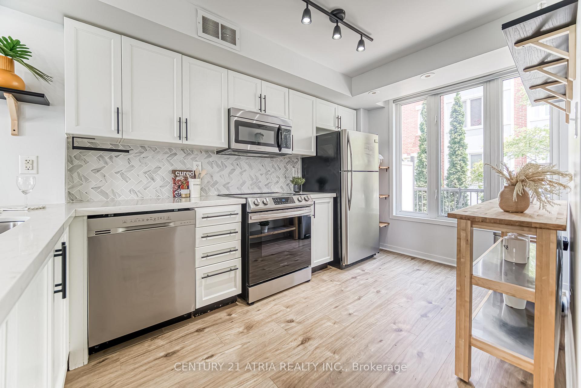 2 Bedrooms Condo at 8 Frances Loring, Toronto For sale