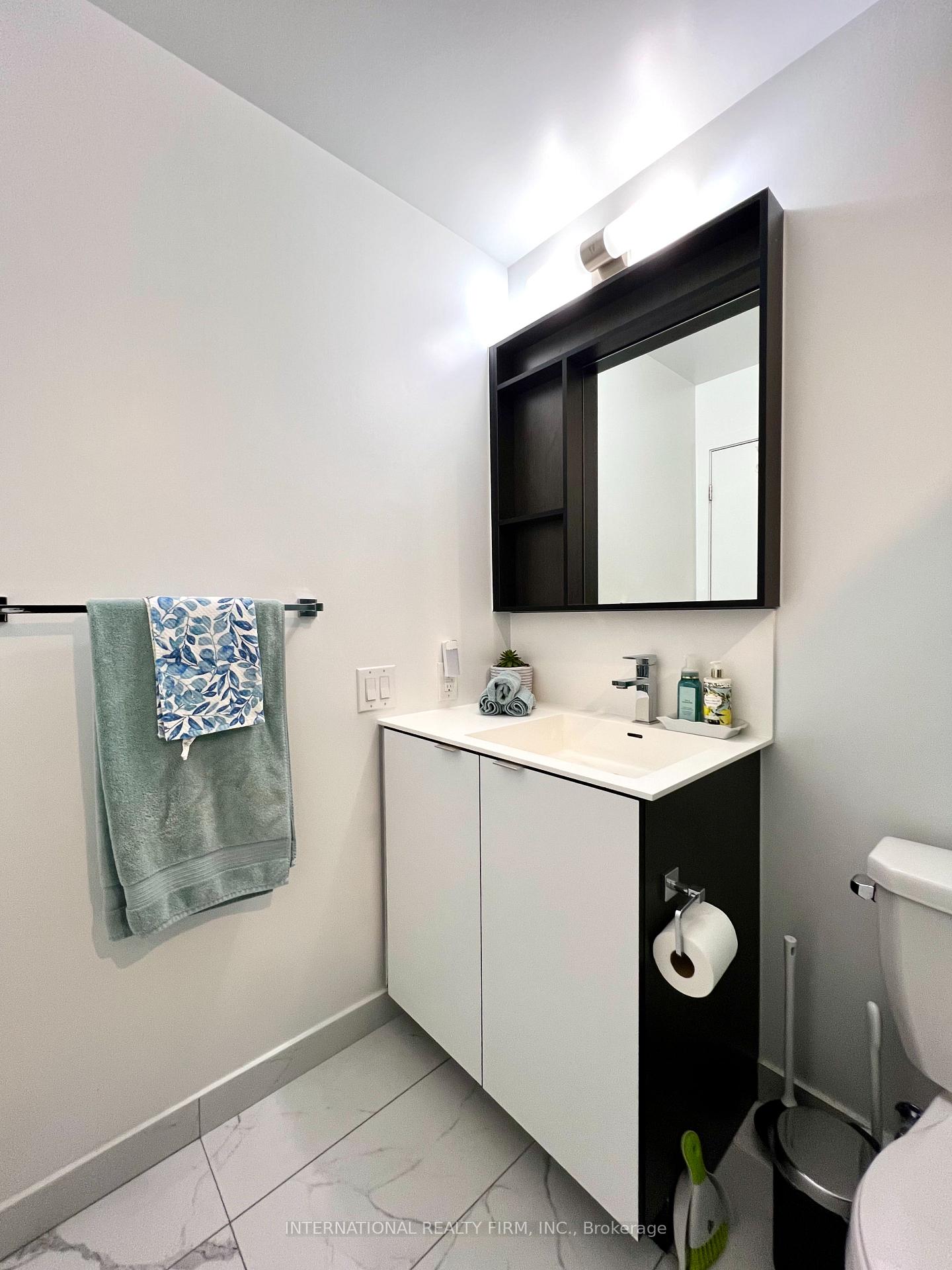2 Bedrooms Condo at 4065 Confederation, Mississauga For sale