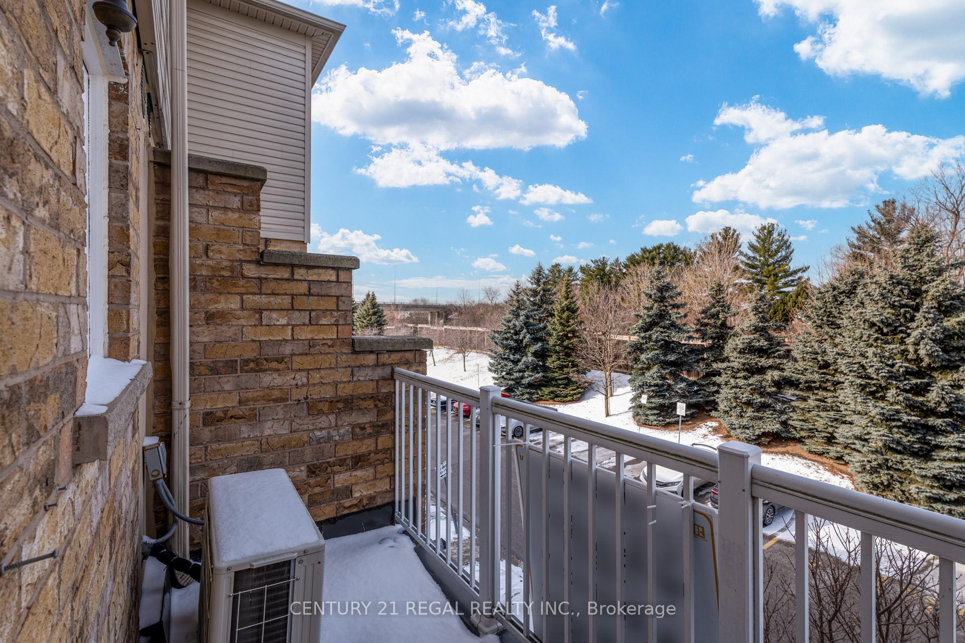 3 Bedrooms Condo at 42 Pinery,  Toronto For sale
