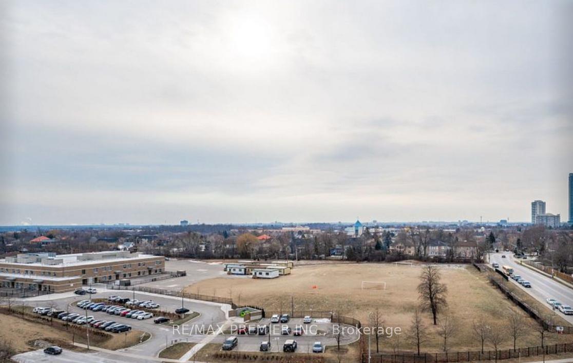 2 Bedrooms Condo at 36 Elm,  Mississauga For sale