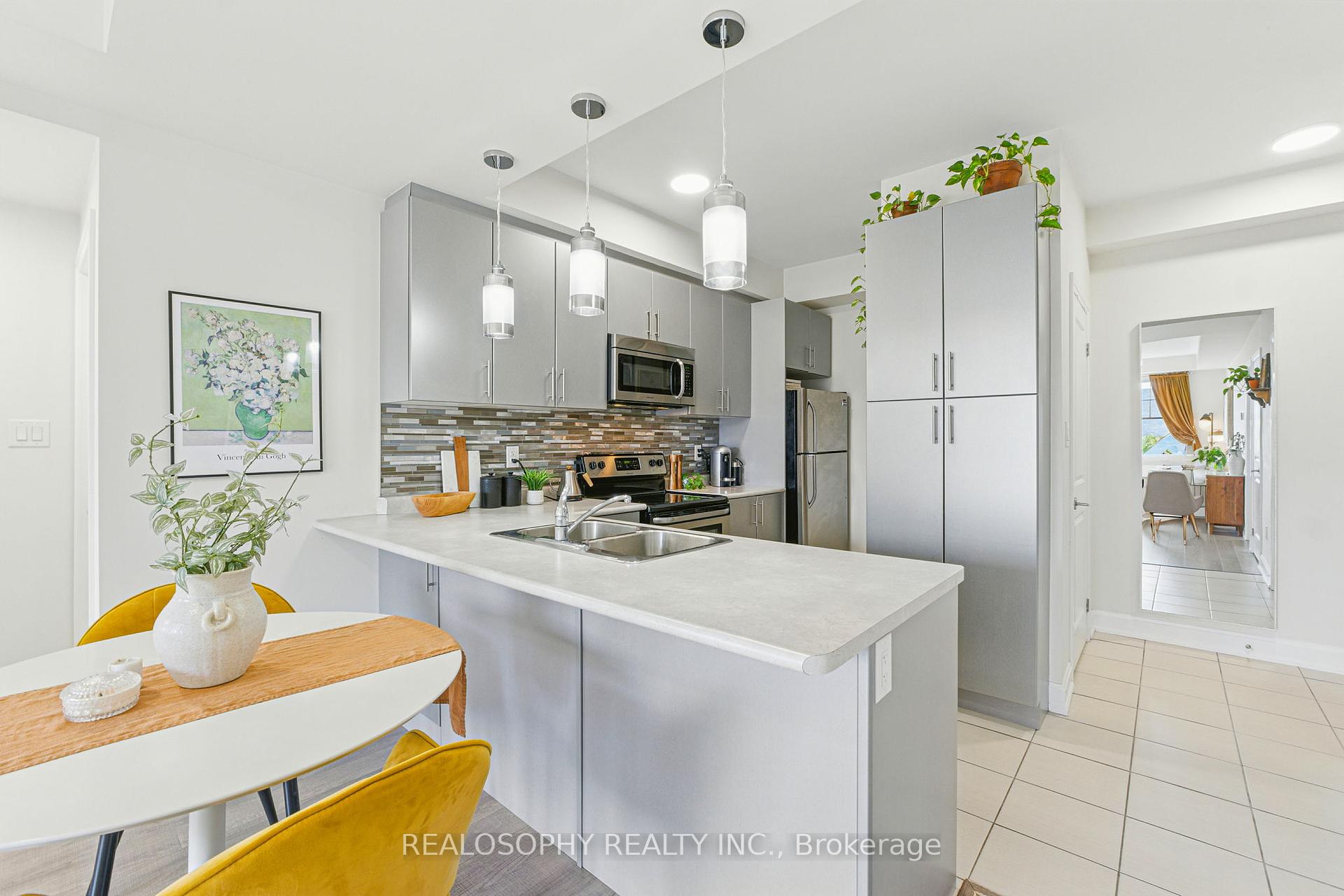 2 Bedrooms Condo at 2333 Sawgrass, Oakville For sale