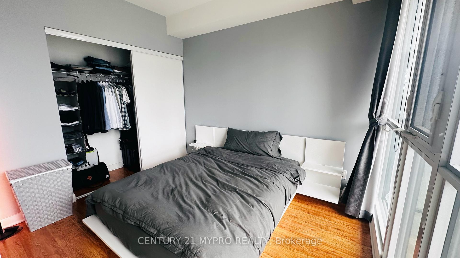 2 Bedrooms Condo at 290 Adelaide,  Toronto For sale