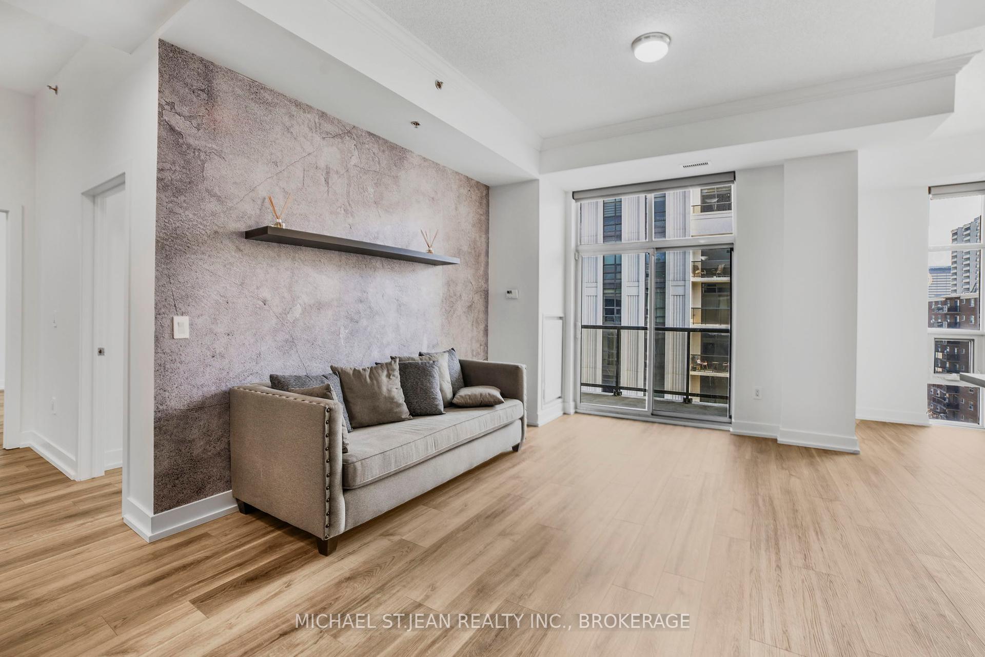 2 Bedrooms Condo at 90 Charlton,  Hamilton For sale