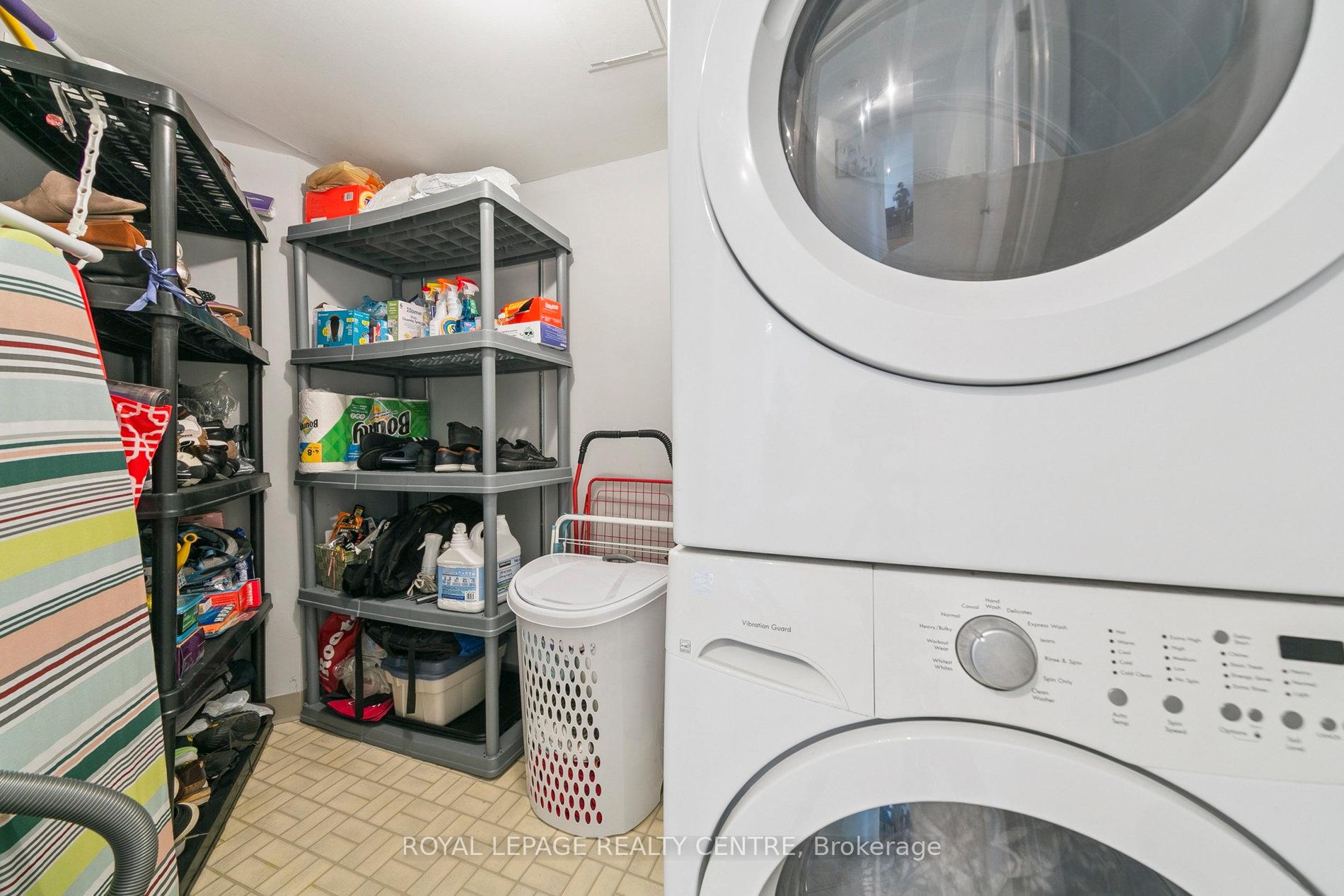 3 Bedrooms Condo at 1110 Walden, Mississauga For sale