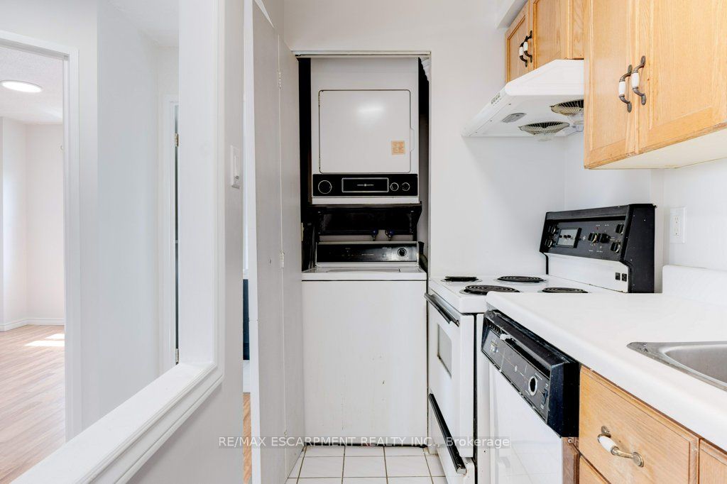 175 Hunter Street E, #207