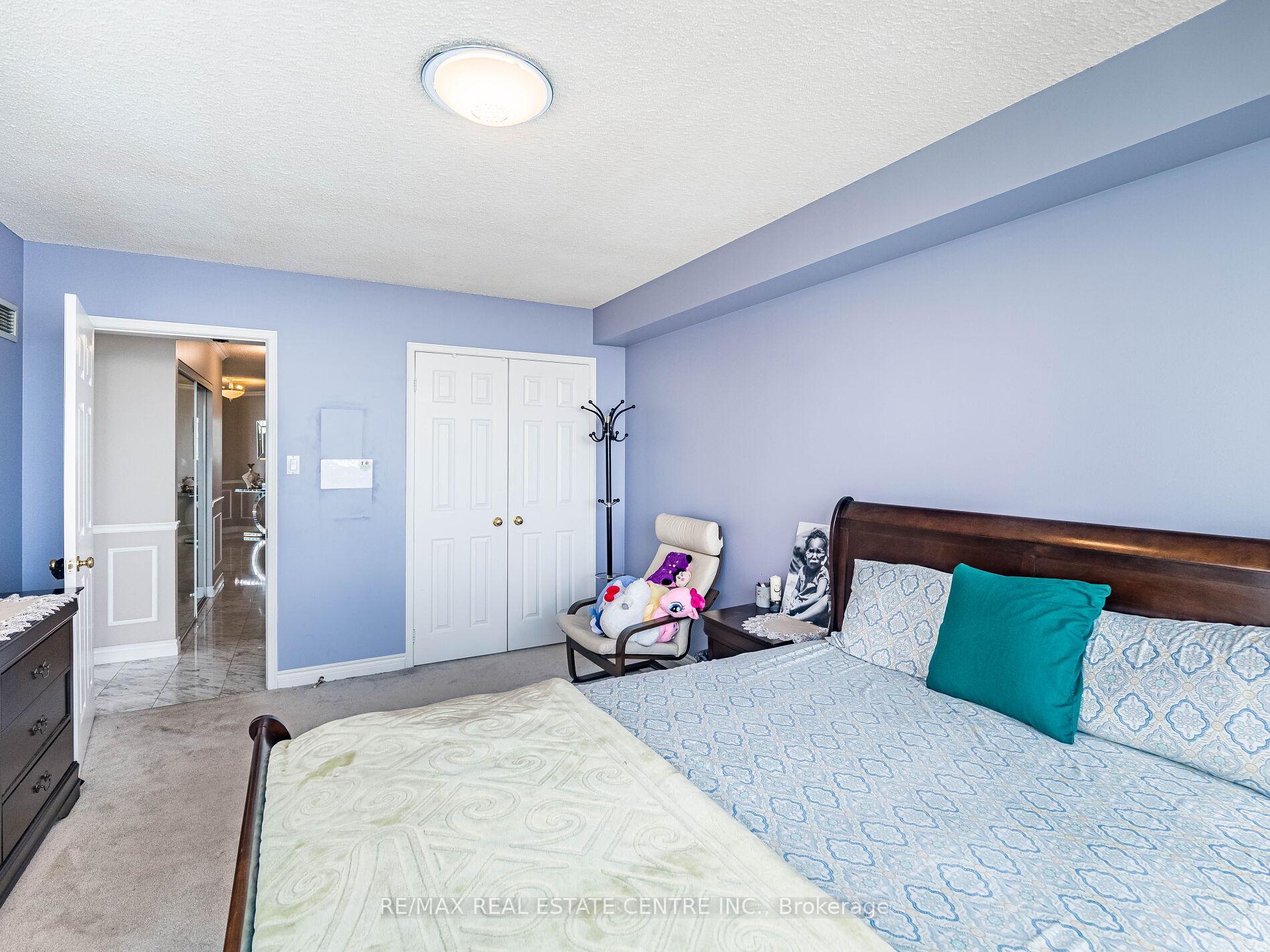 3 Bedrooms Condo at 168 Bonis, Toronto For sale