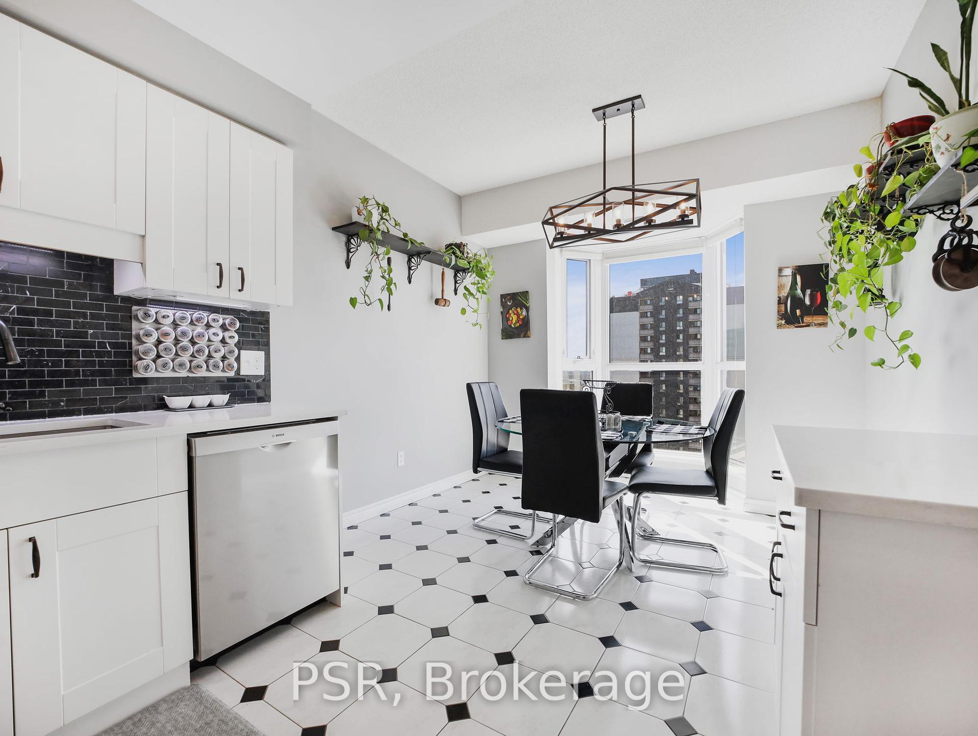 2 Bedrooms Condo at 67 Caroline,  Hamilton For sale