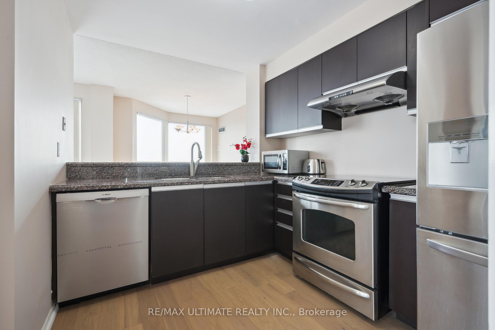 2 Bedrooms Condo at 2177 Burnhamthorpe, Mississauga For sale