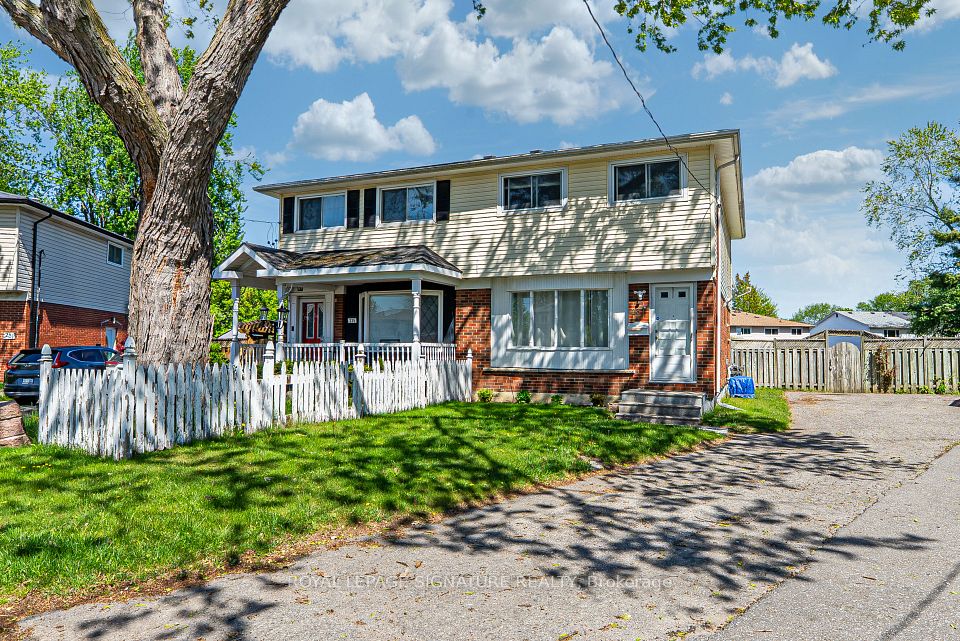 237 Barkley Crescent, Oshawa, ON L1J 2E7