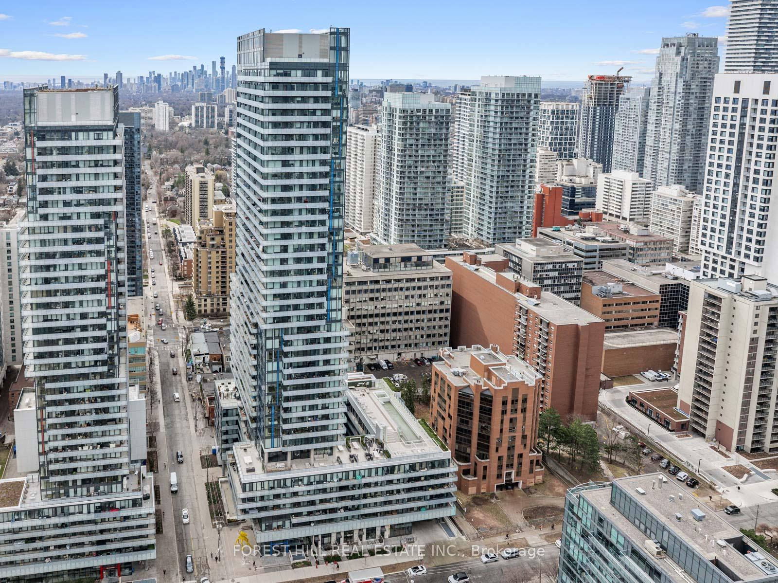 2 Bedrooms Condo at 161 Roehampton, Toronto For sale