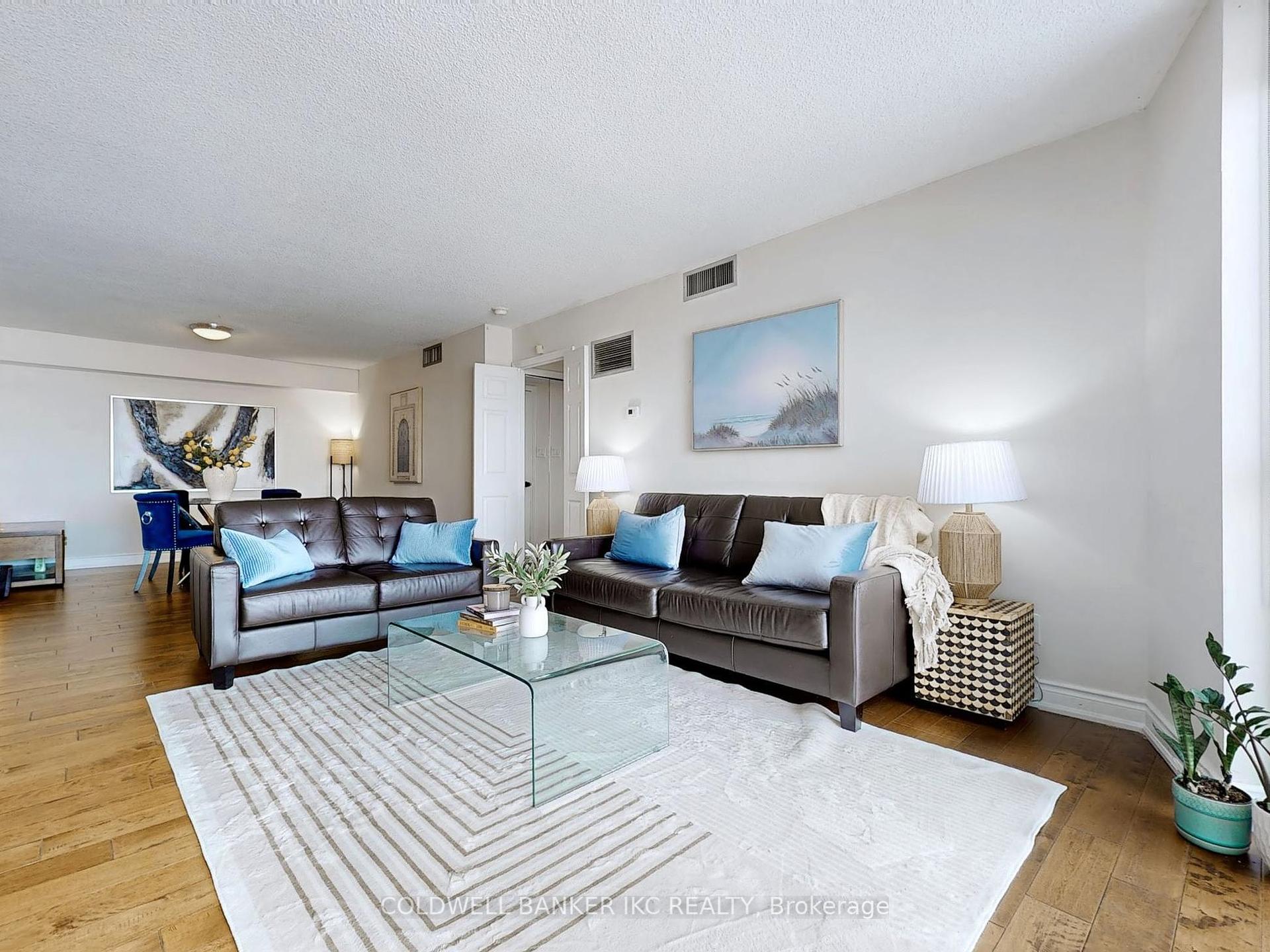 3 Bedrooms Condo at 4235 Sherwoodtowne, Mississauga For sale