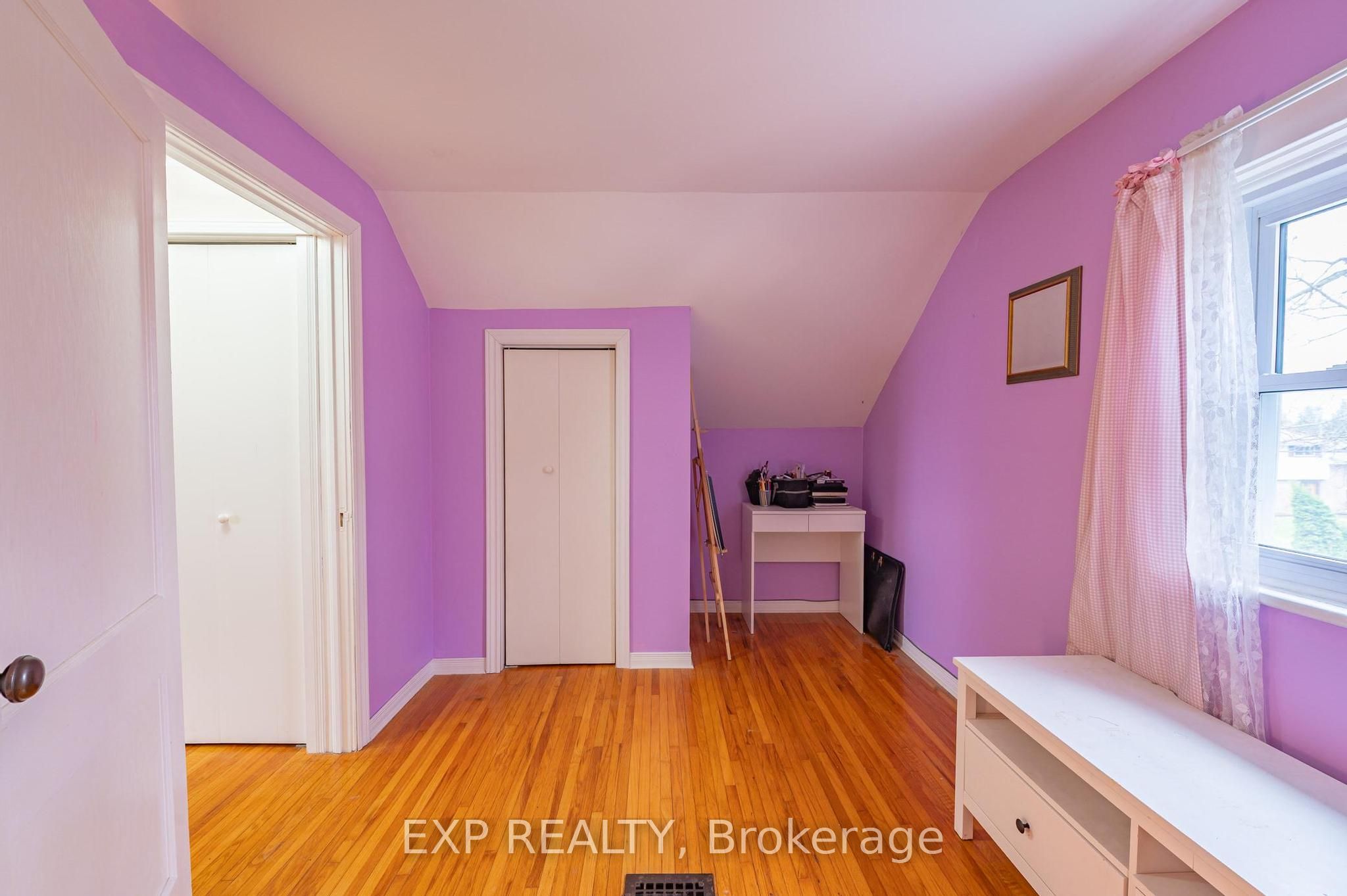 13 Queen Street S