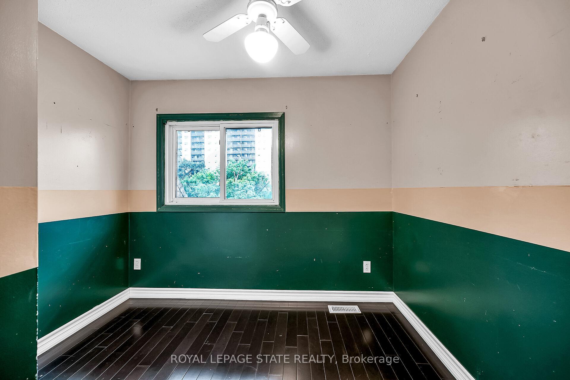 3 Bedrooms Condo at 977 Francis, Burlington For sale