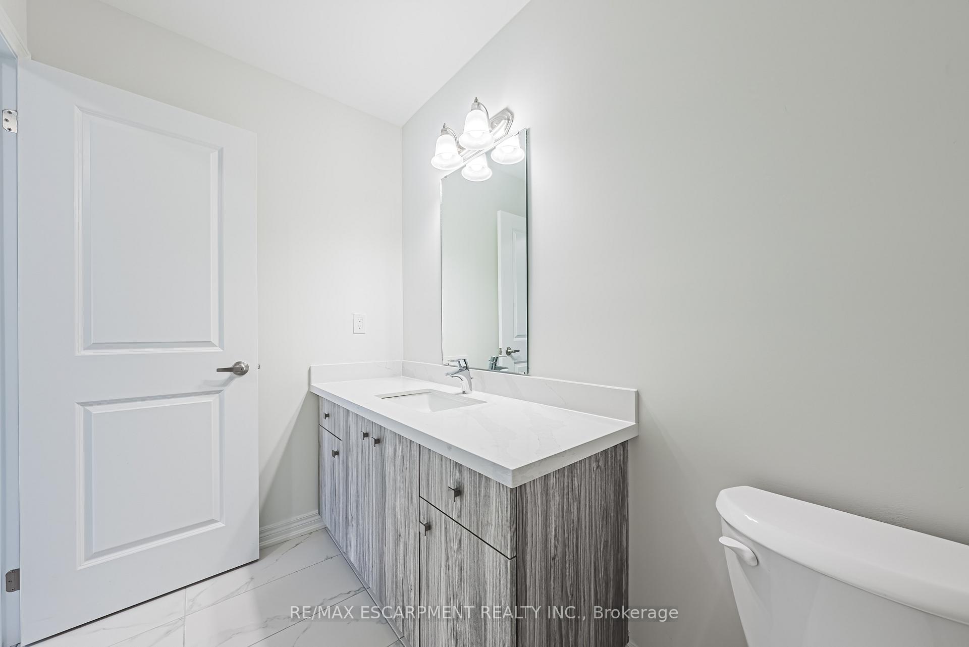 3 Bedrooms Condo at 55 Dryden,  Hamilton For sale