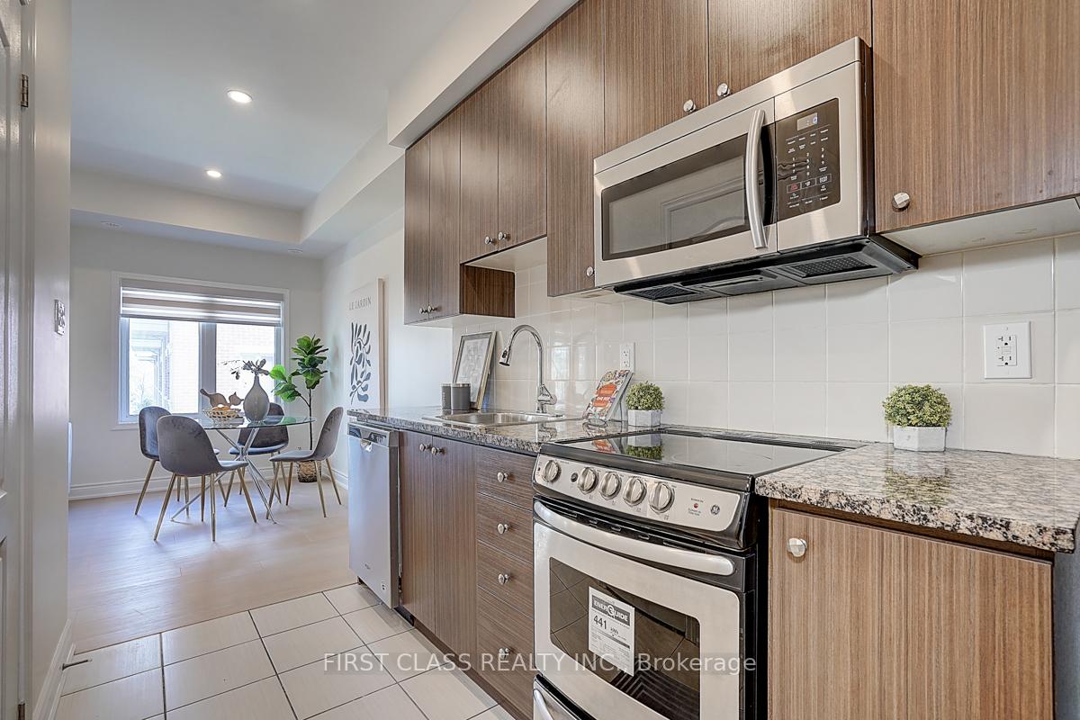 3 Bedrooms Condo at 17 Coneflower,  Toronto For sale