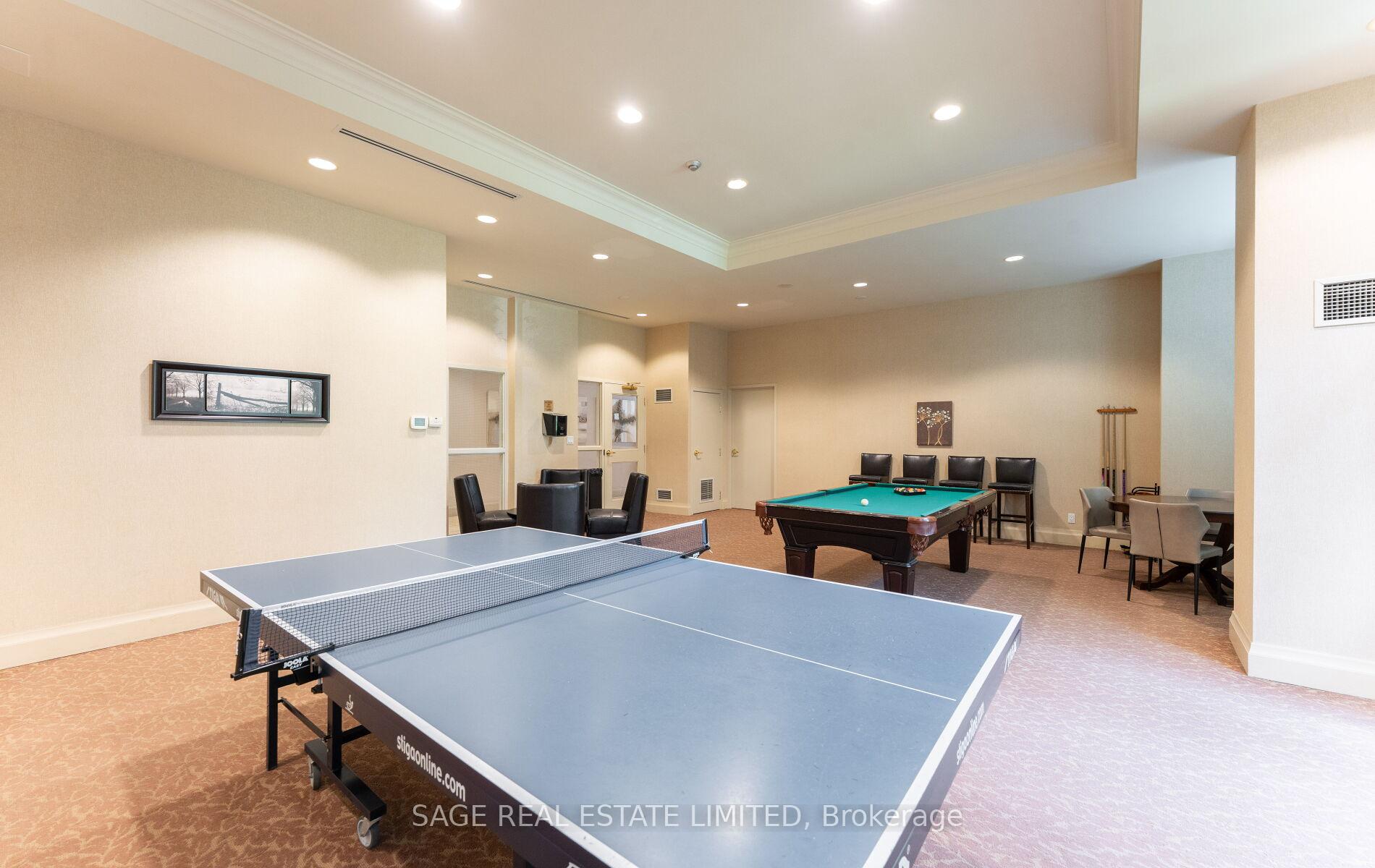 2 Bedrooms Condo at 88 Promenade, Vaughan For sale
