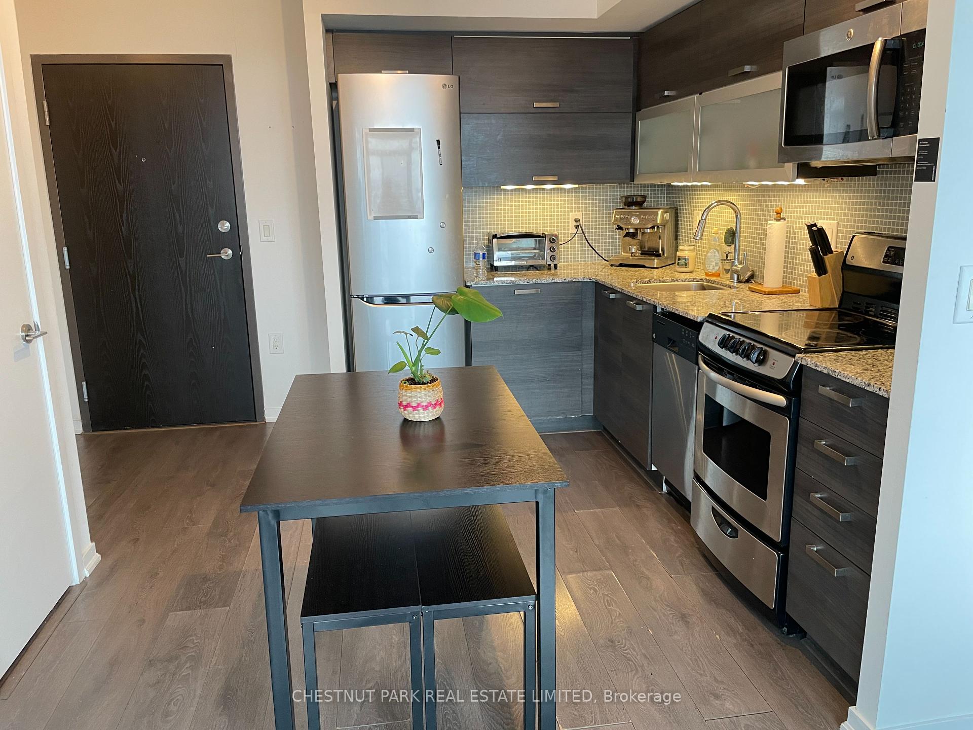 2 Bedrooms Condo at 36 Lisgar, Toronto For sale
