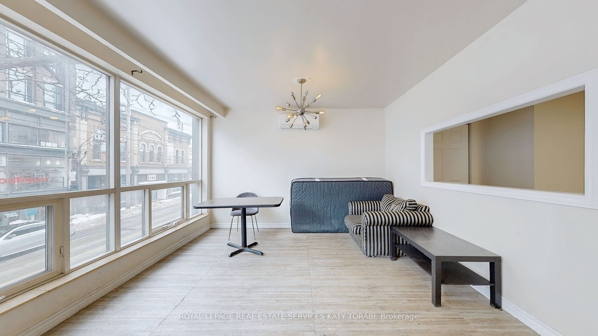 566 Queen Street W