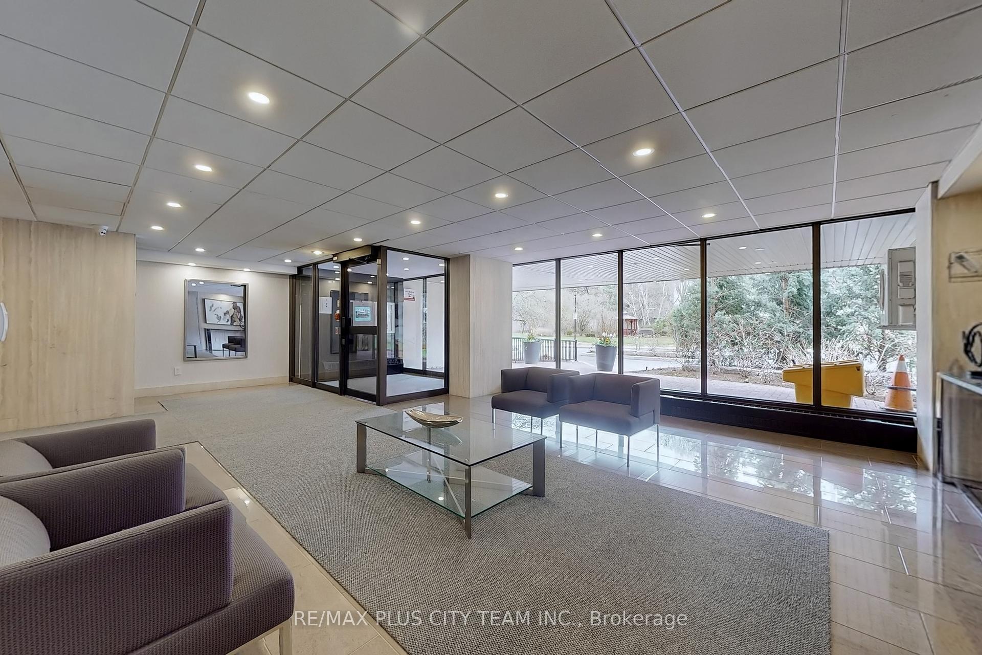 4 Bedrooms Condo at 35 Ormskirk, Toronto For sale