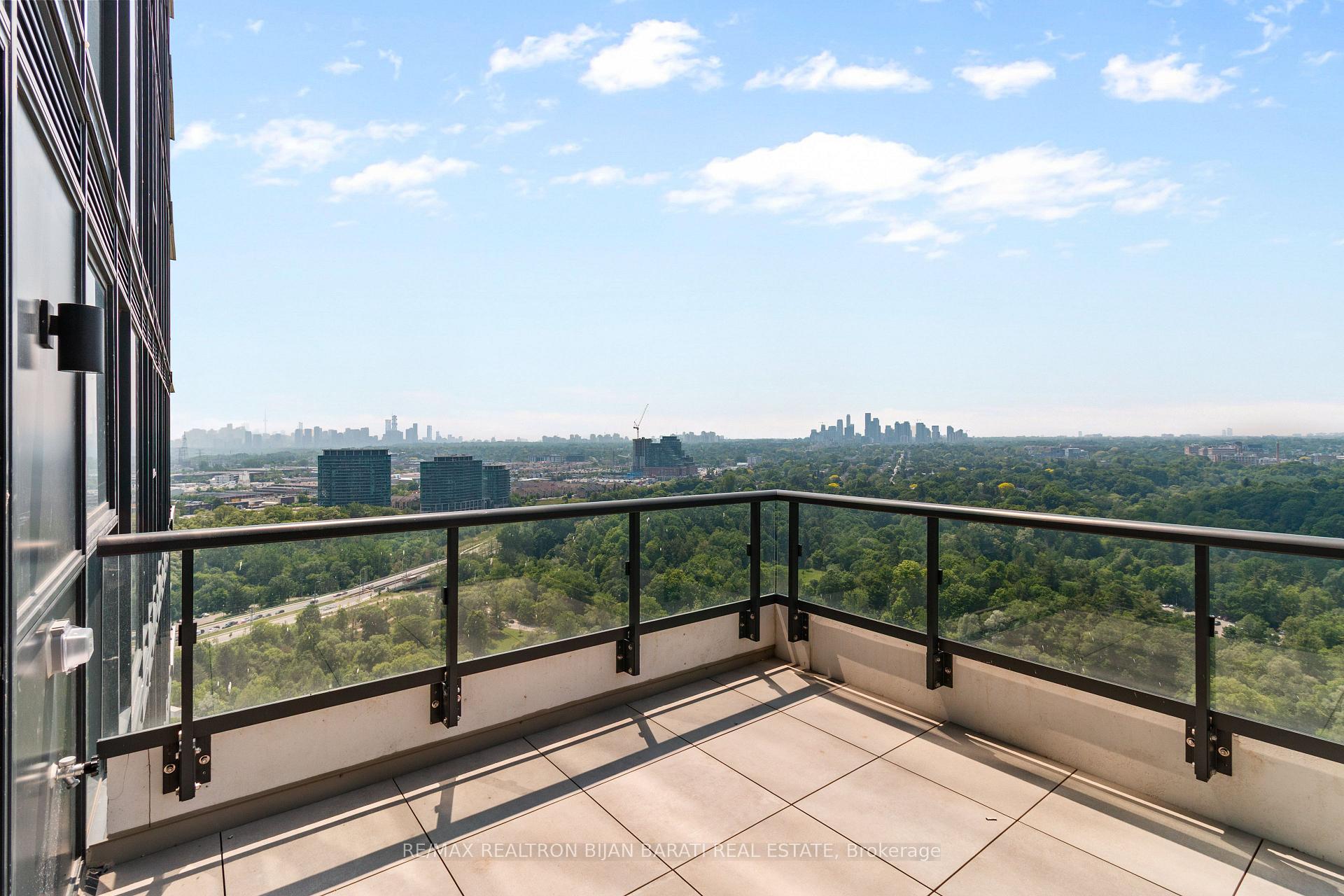 3 Bedrooms Condo at 10 Inn On The Park, Toronto For sale