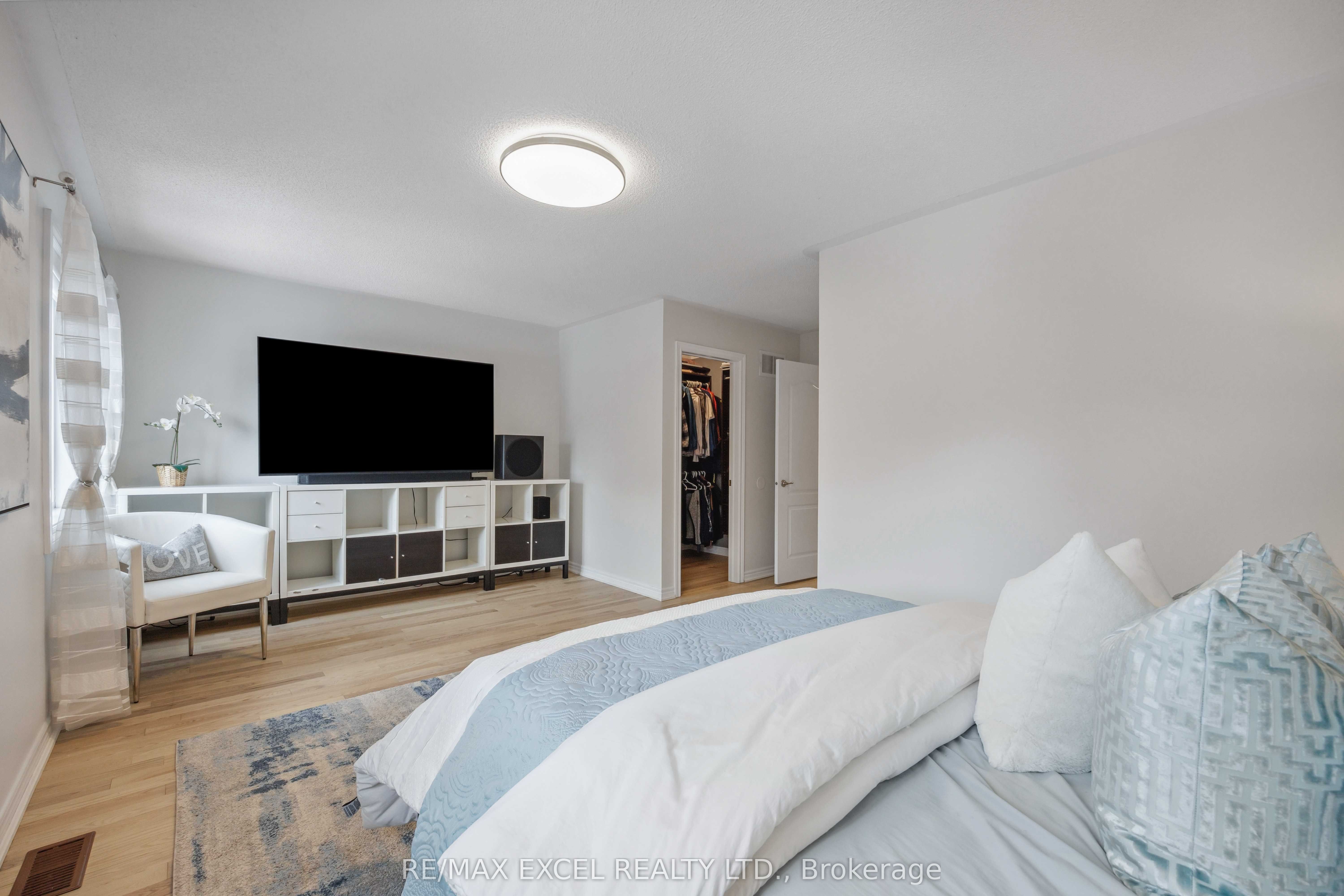255 Shaftsbury Avenue, #66