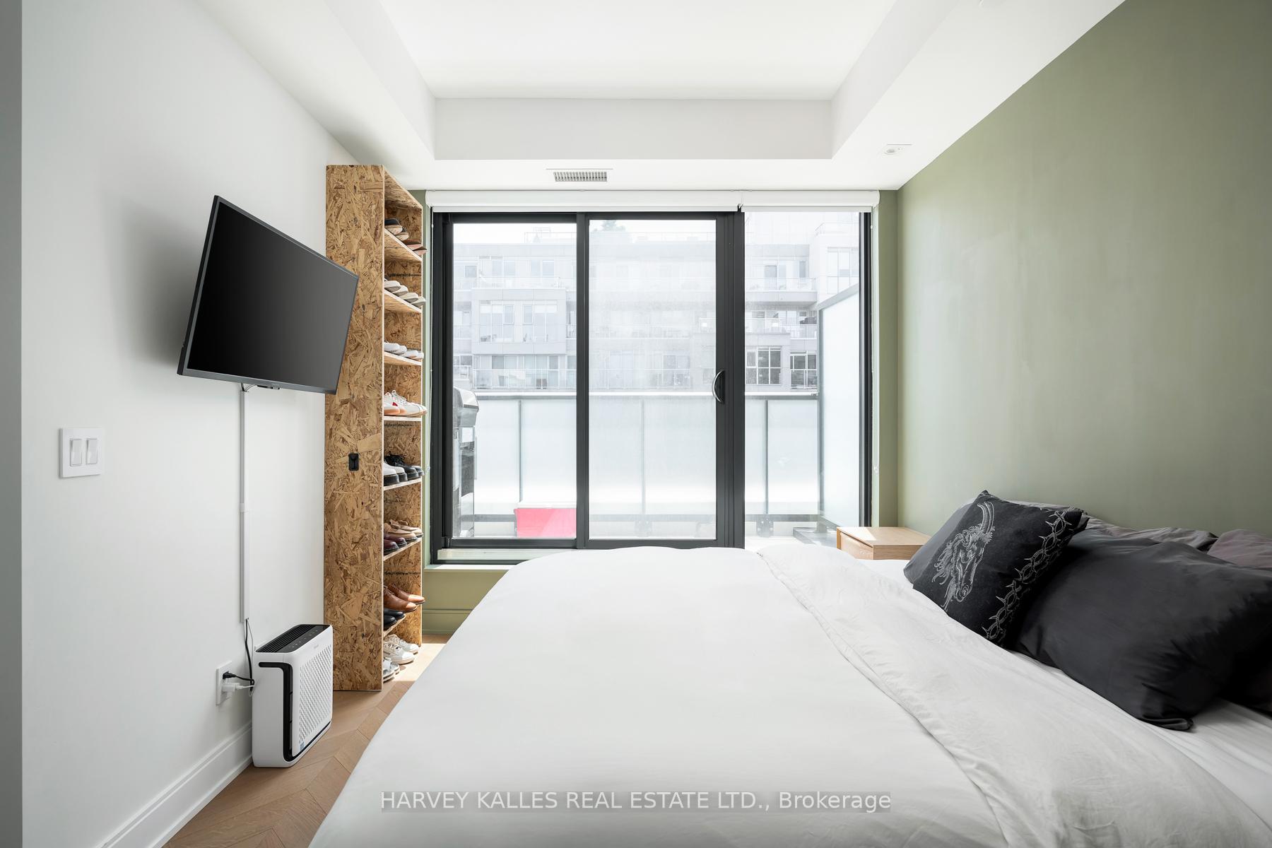 840 St Clair Avenue W 708
