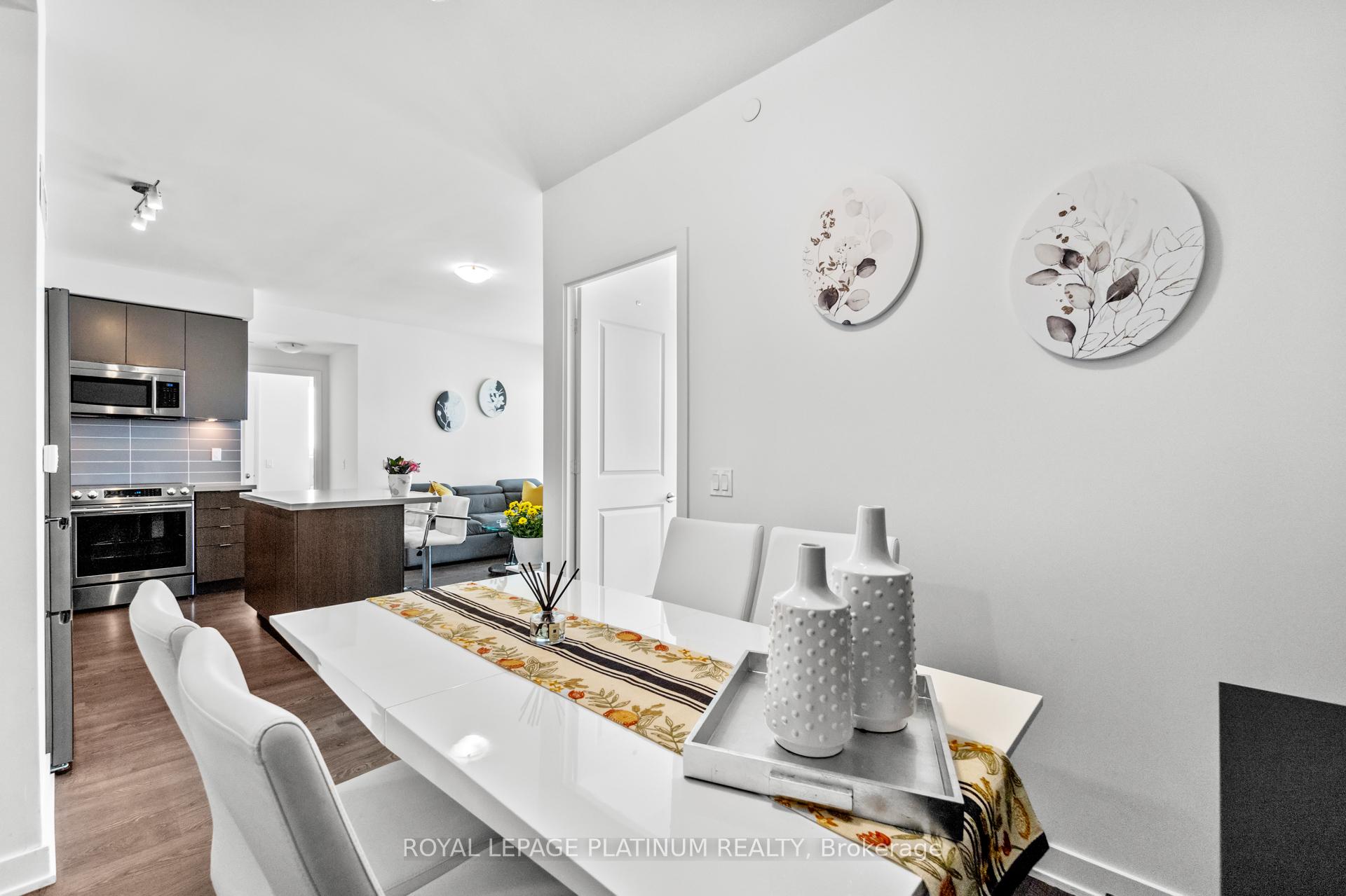 3 Bedrooms Condo at 4699 Glen Erin, Mississauga For sale