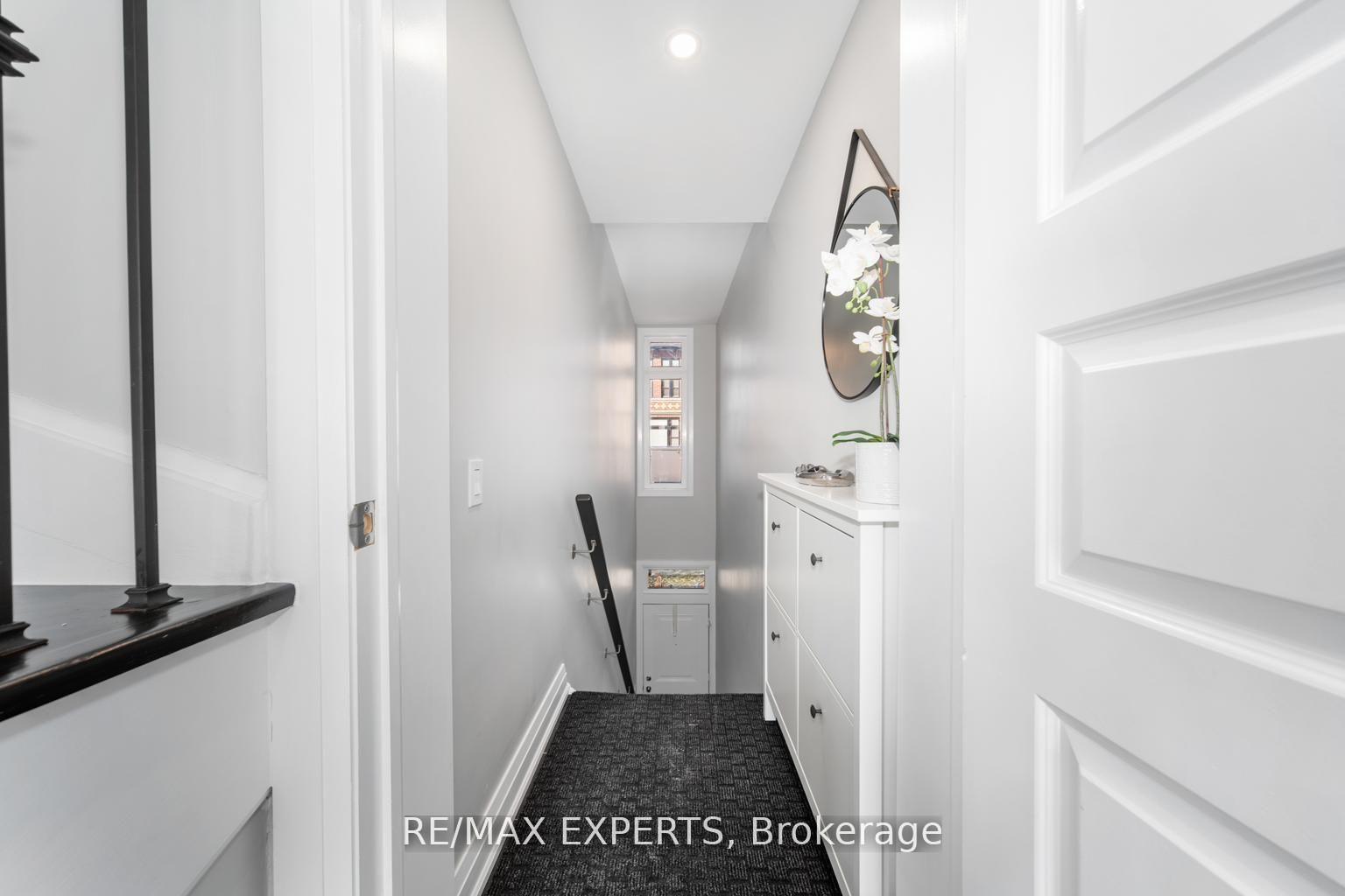 2 Bedrooms Condo at 8167 Kipling, Vaughan For sale