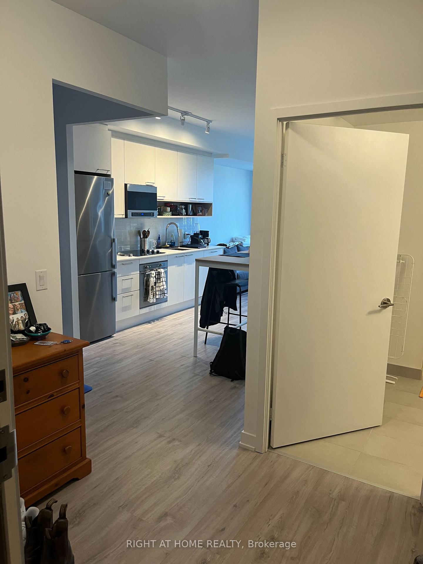 1 Bedroom Condo at 3005 Pine Glen, Oakville For sale