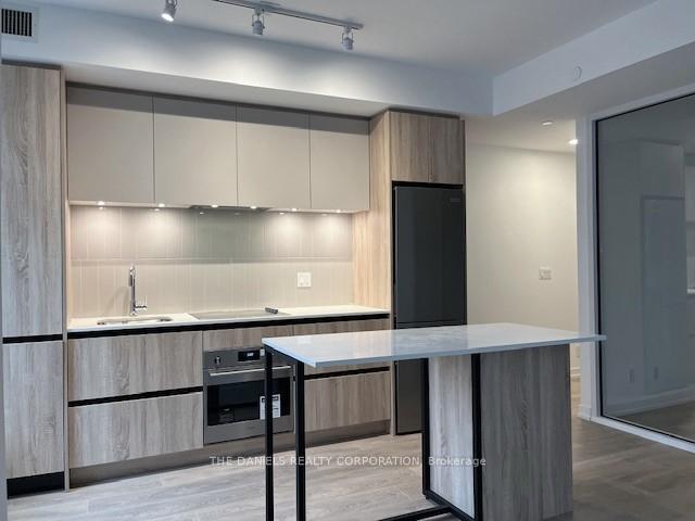 2 Bedrooms Condo at 8 Beverley Glen,  Vaughan For sale