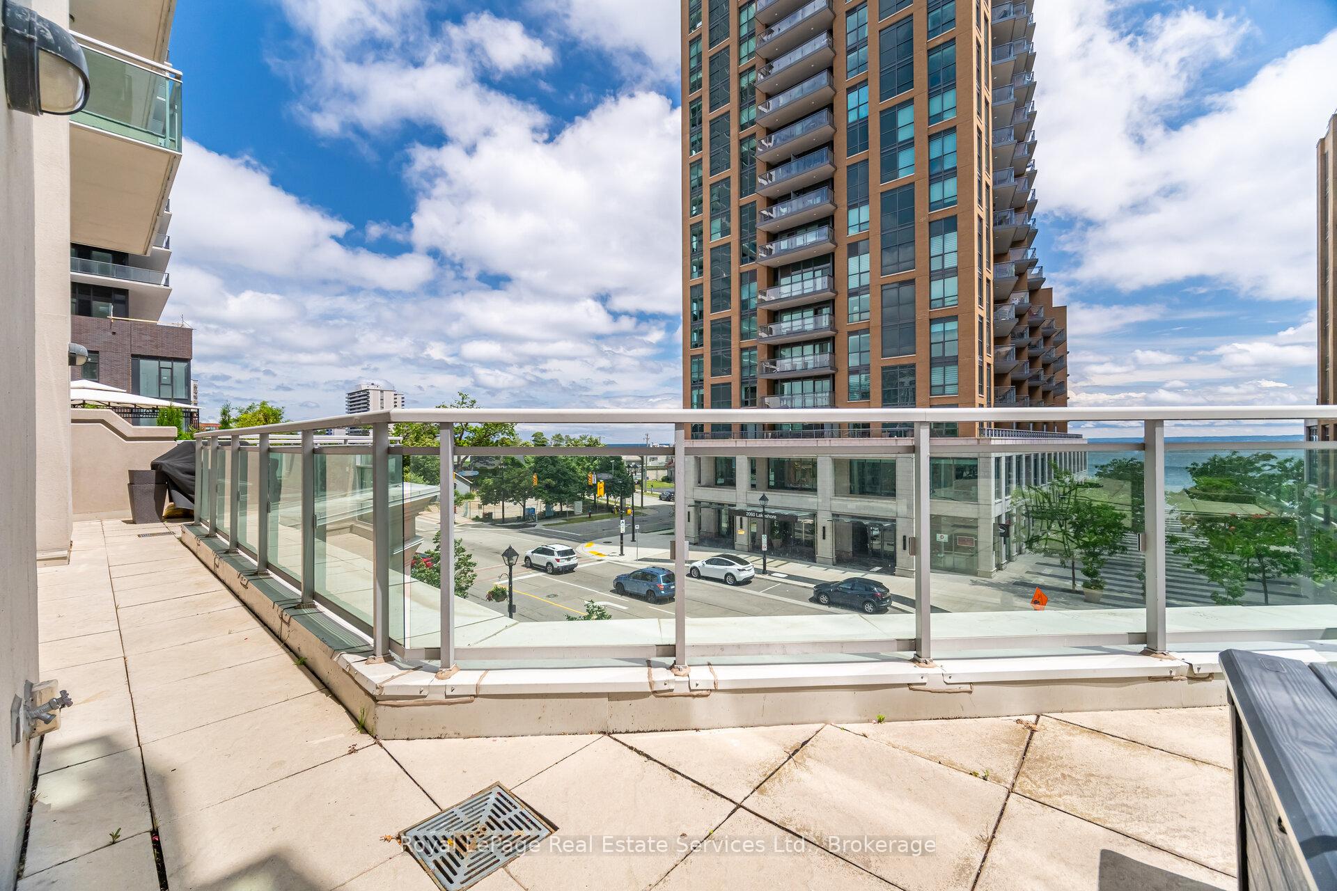 2 Bedrooms Condo at 360 Pearl, Burlington For sale