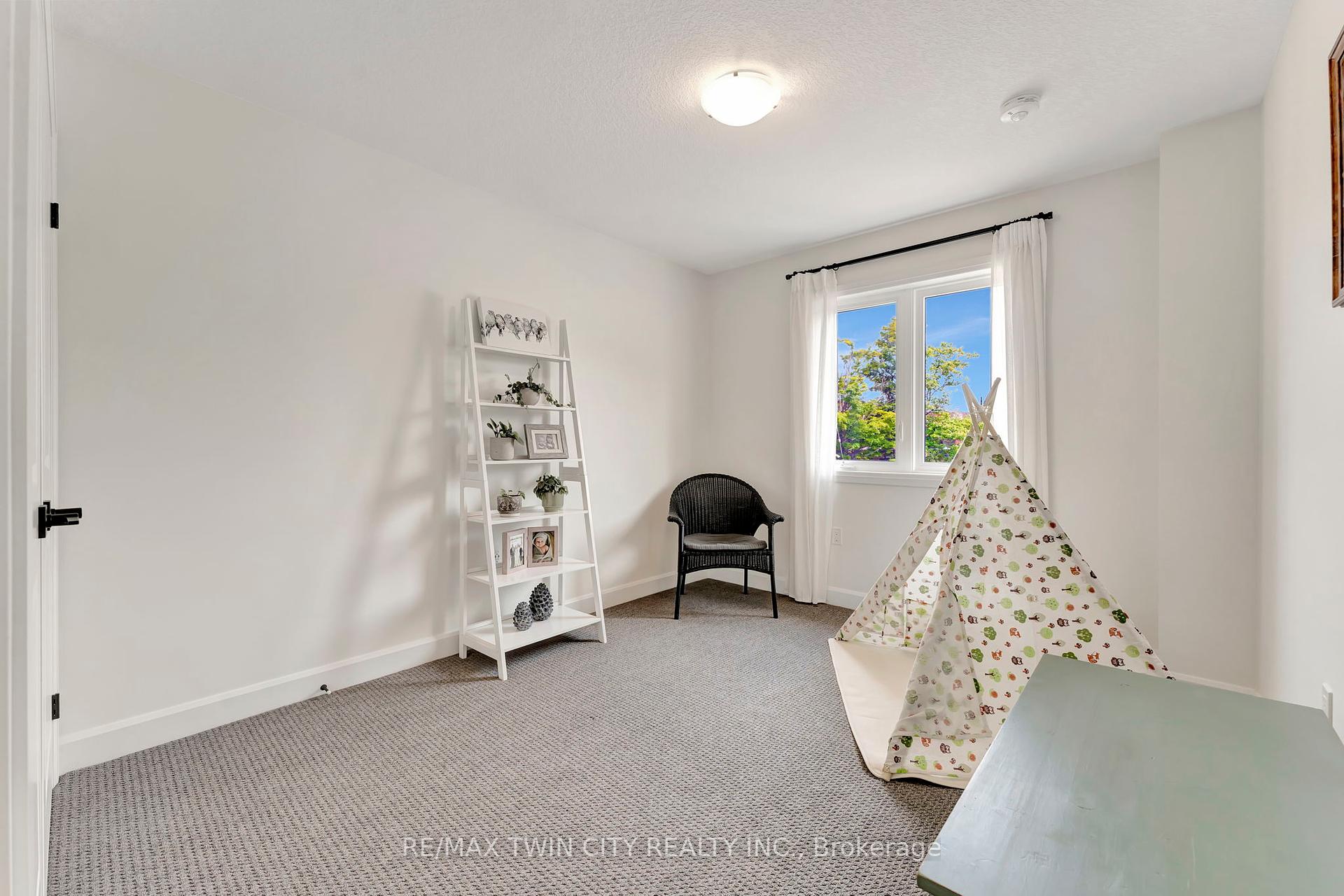 3 Bedrooms Condo at 4 Southam, Hamilton For sale