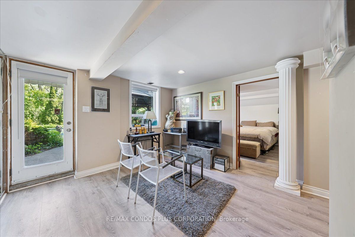11 Ridgemoor Avenue