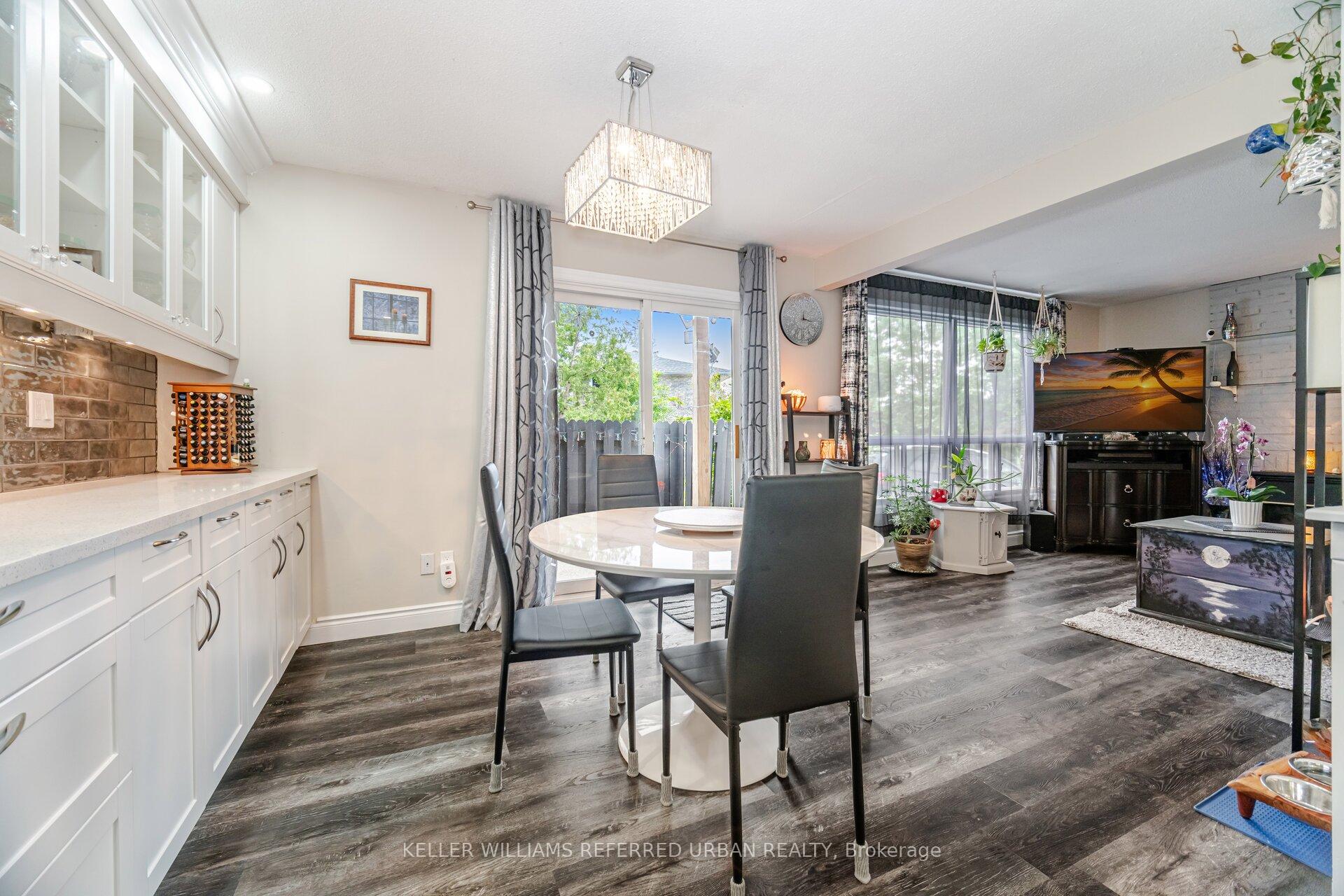 3 Bedrooms Condo at 973 Francis, Burlington For sale
