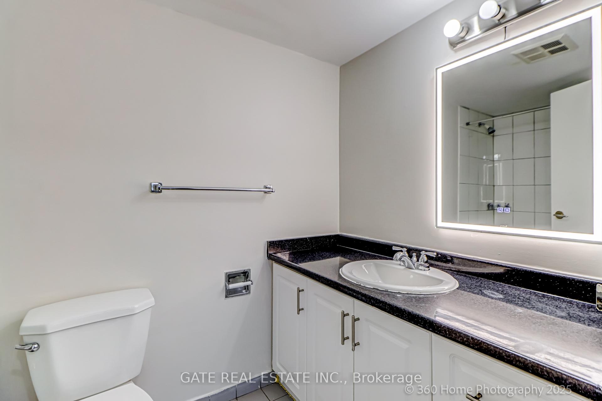3 Bedrooms Condo at 10 Markbrook, Toronto For sale
