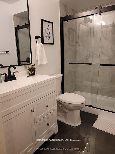 4 Bedrooms Condo at 22 Exchequer, Toronto For sale