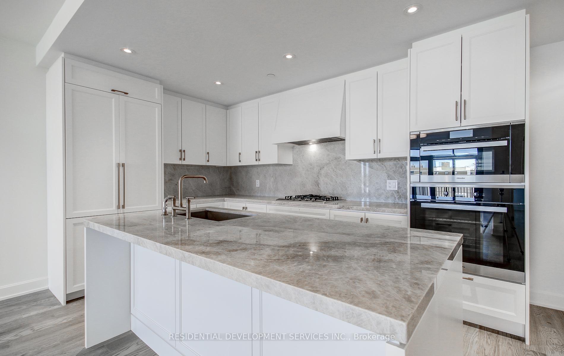 2 Bedrooms Condo at 1 Strathgowan, Toronto For sale