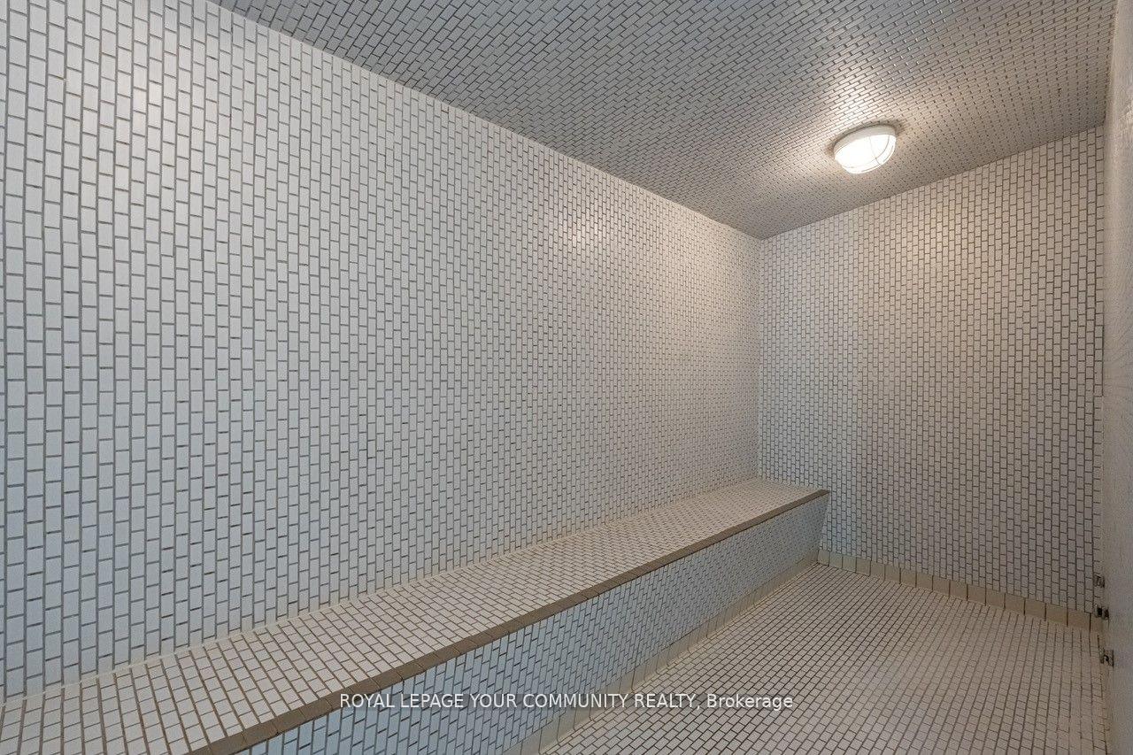 2 Bedrooms Condo at 225 Webb, Mississauga For sale