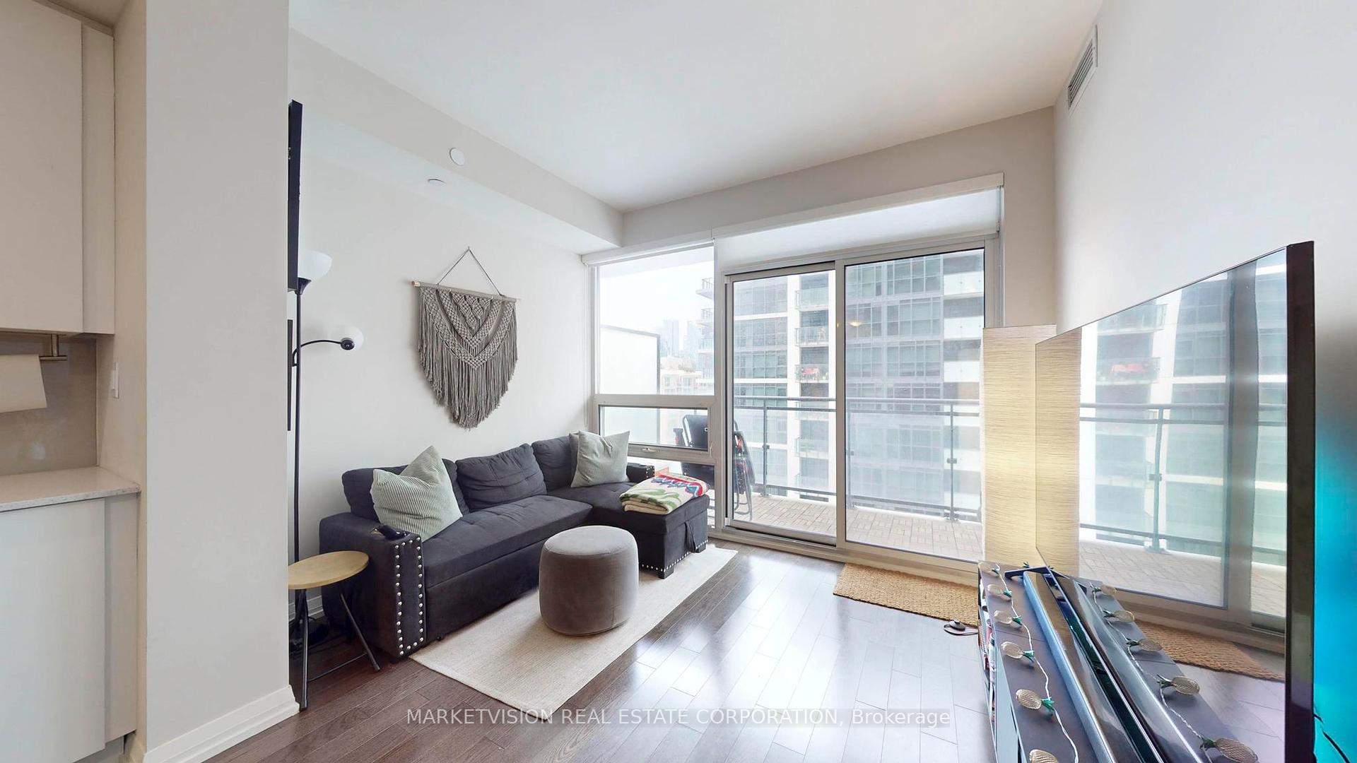 1 Bedroom Condo at 460 Adelaide,  Toronto For sale