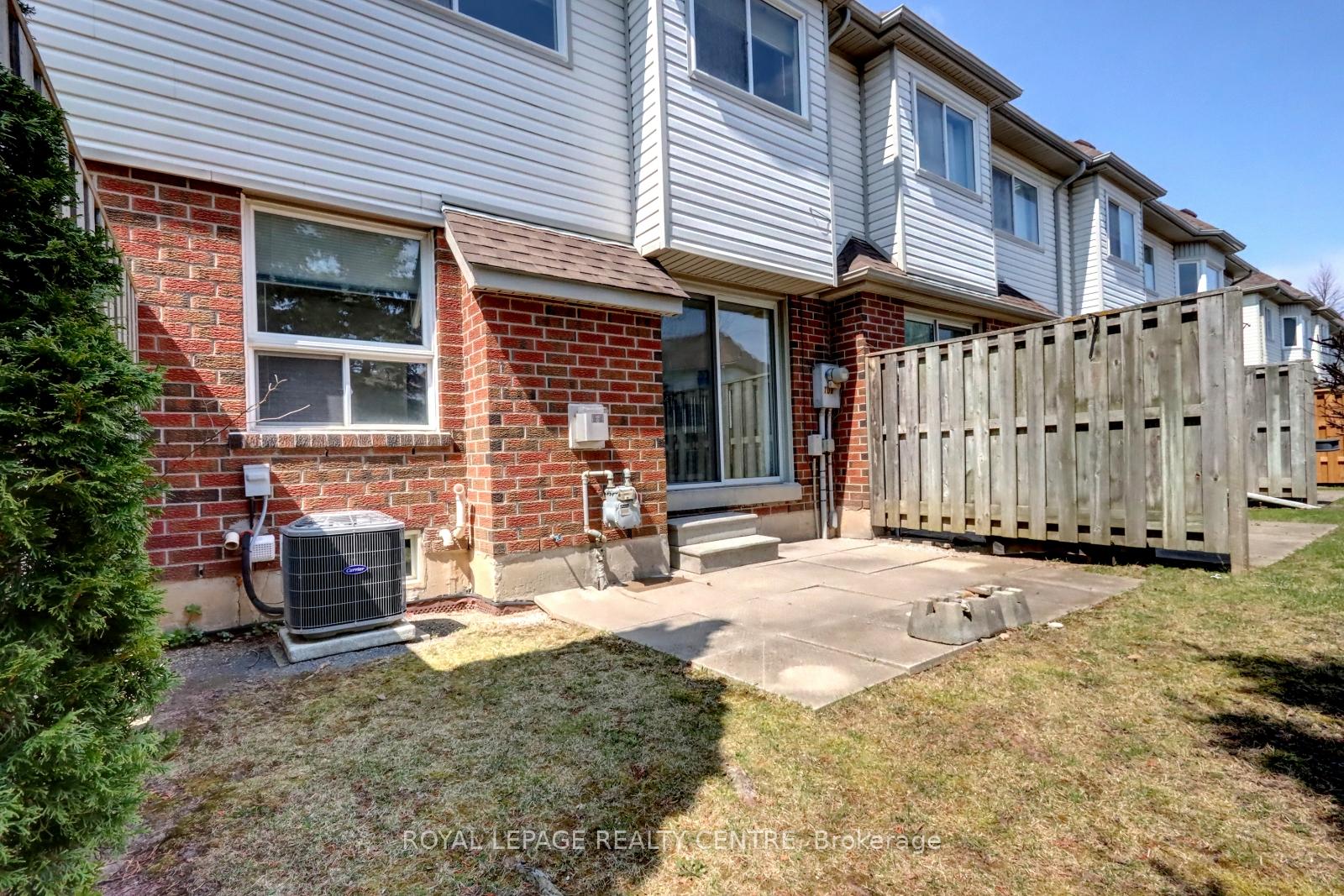 3 Bedrooms Condo at 5230 Glen Erin, Mississauga For sale