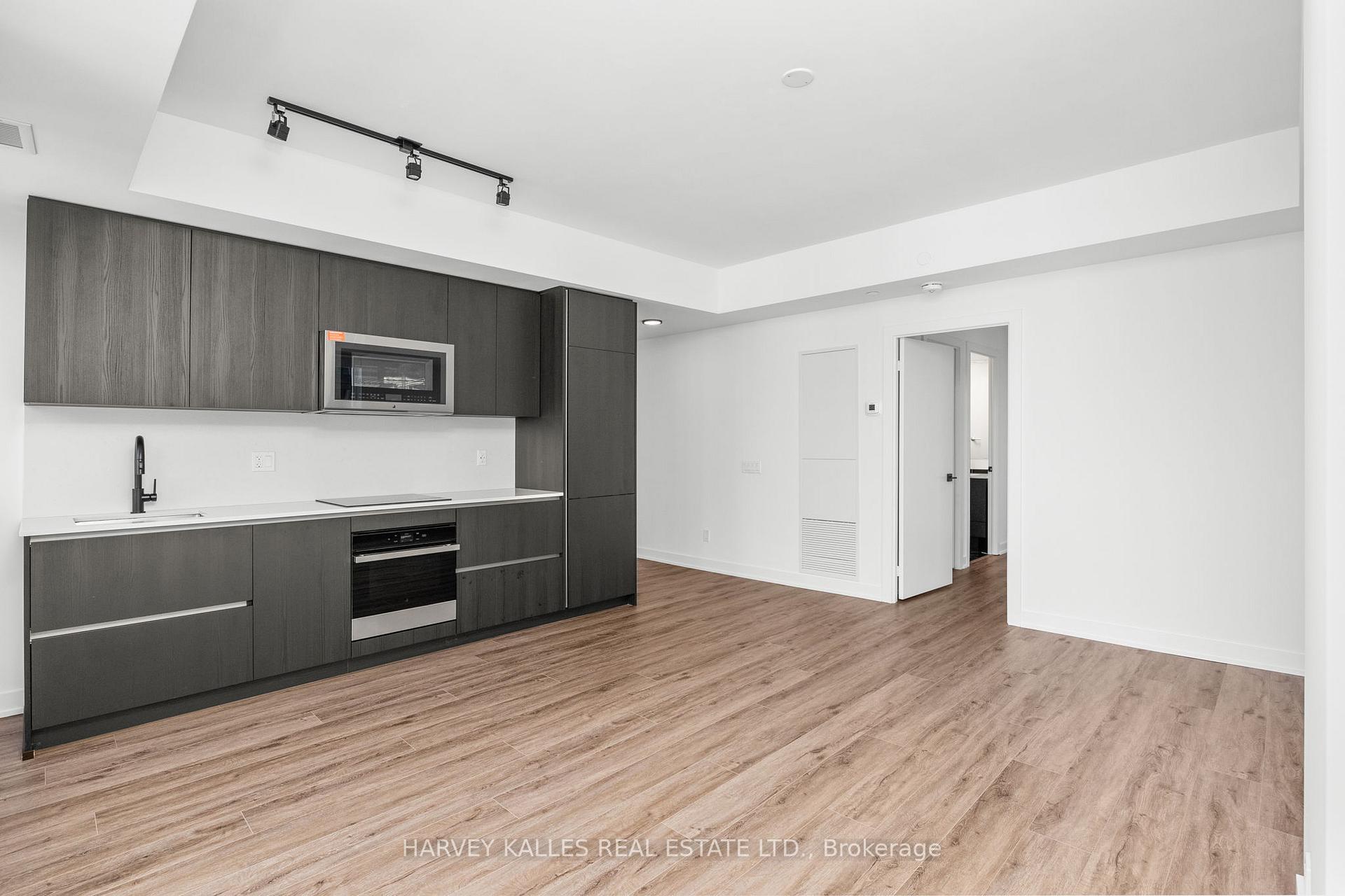 327 King Street W 4205