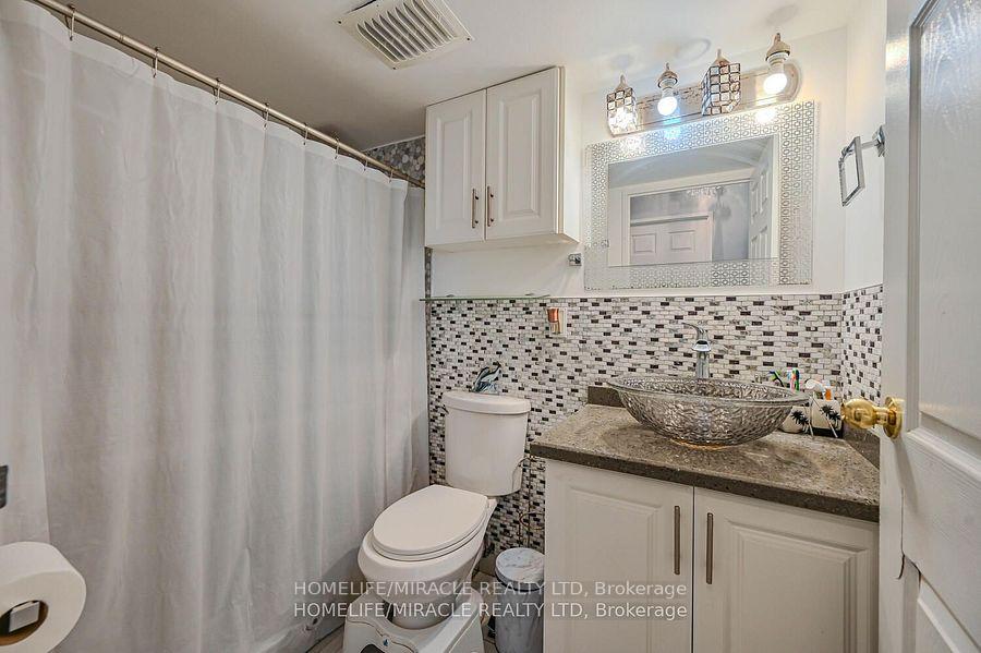 3 Bedrooms Condo at 5 Rowntree, Toronto For sale