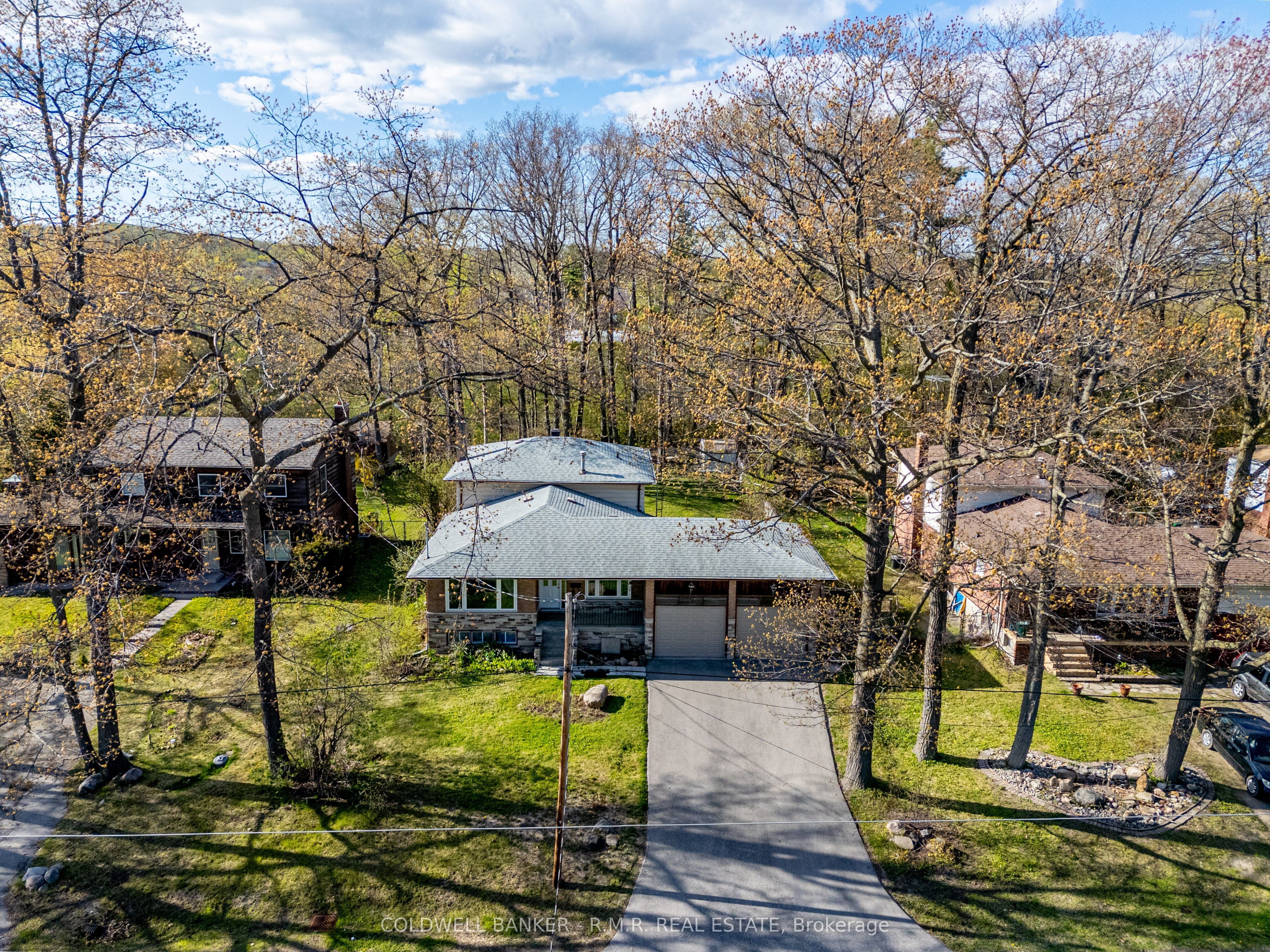86 Twyn Rivers Drive