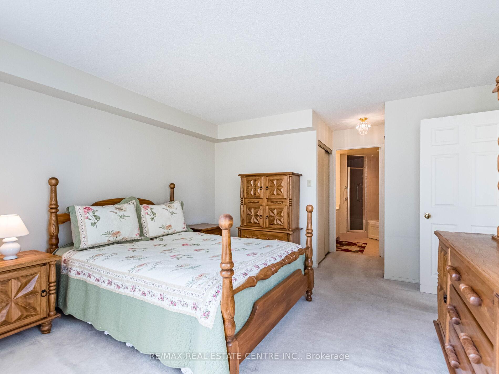 1 Bedroom Condo at 55 Elm, Mississauga For sale
