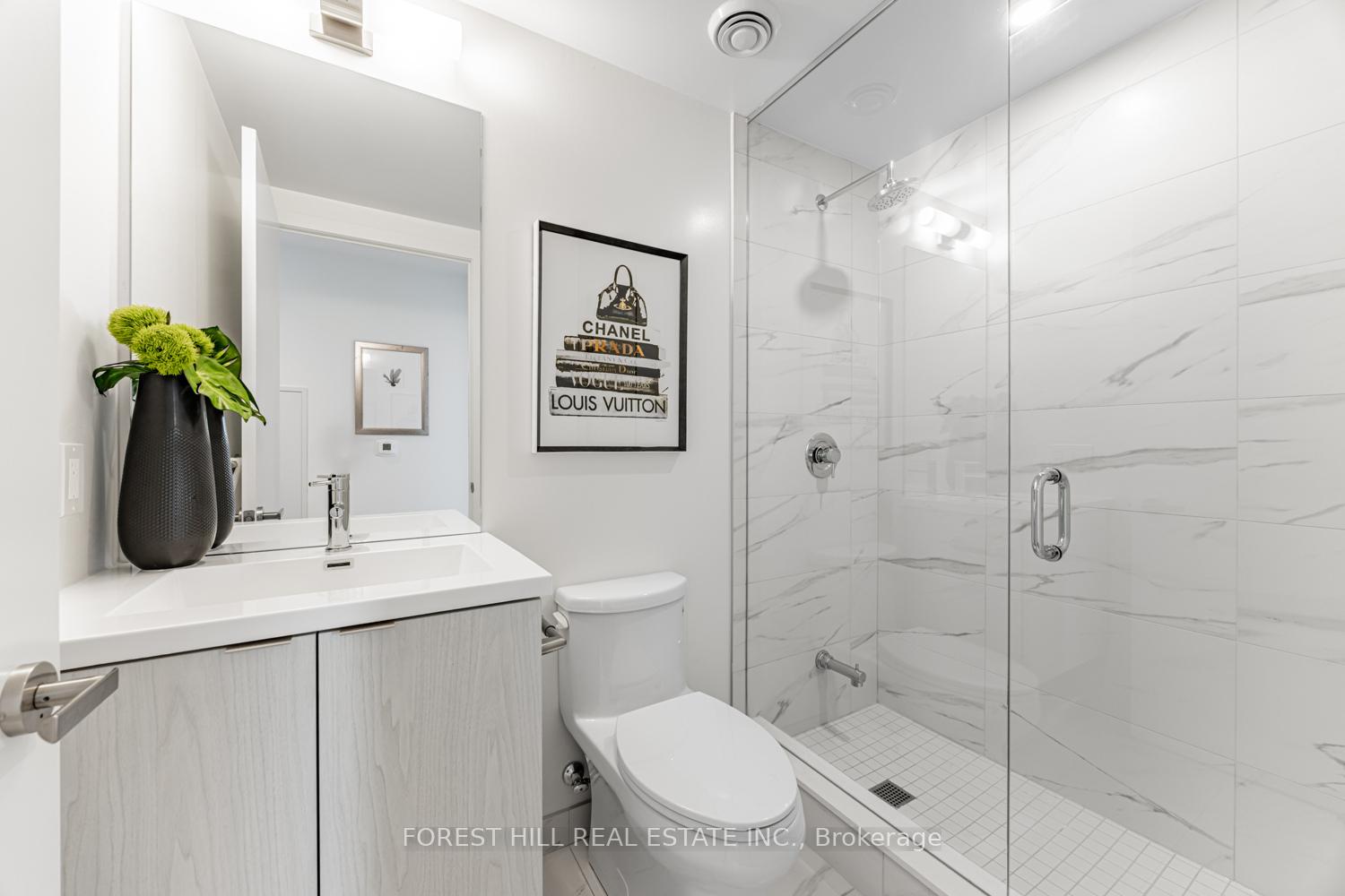 3 Bedrooms Condo at 55 Cooper, Toronto For sale