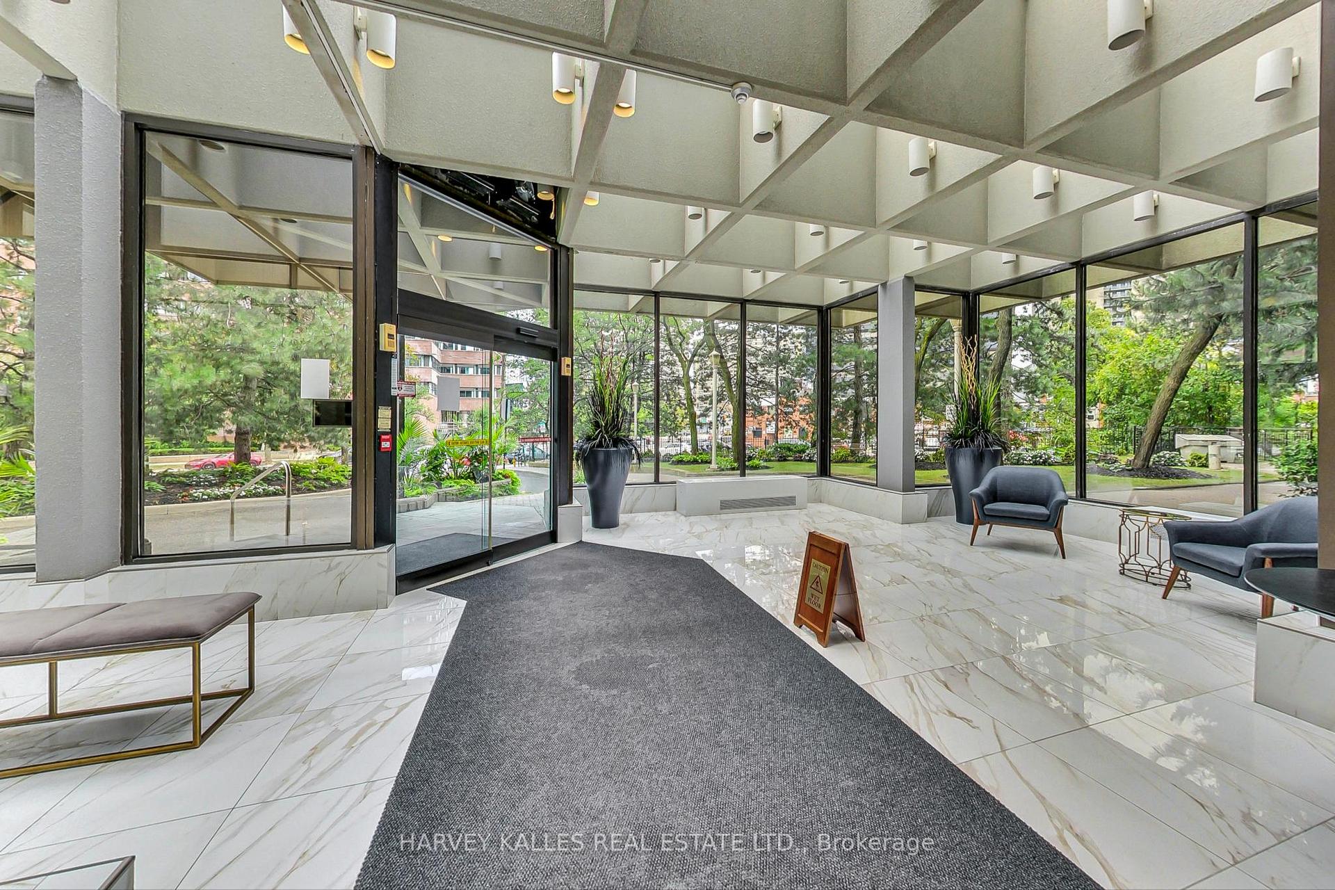 2 Bedrooms Condo at 33 Elmhurst, Toronto For sale