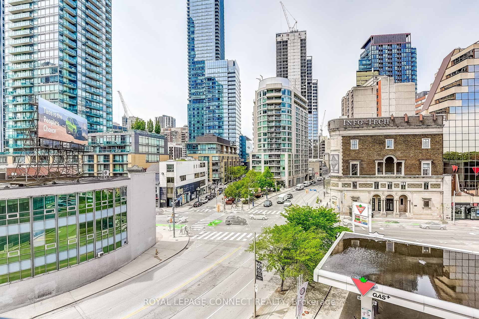 2 Bedrooms Condo at 825 Church, Toronto For sale