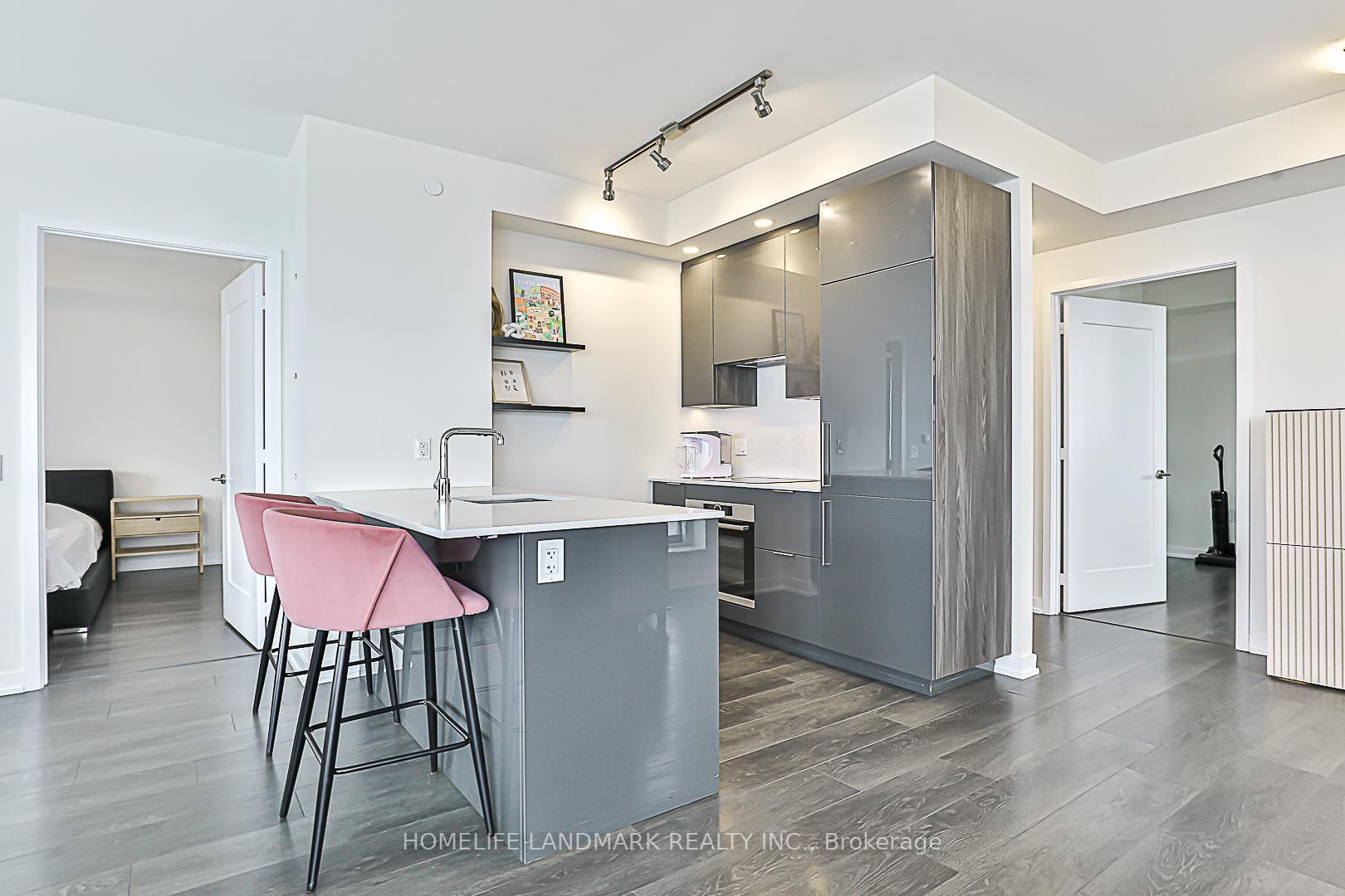 3 Bedrooms Condo at 28 Freeland, Toronto For sale