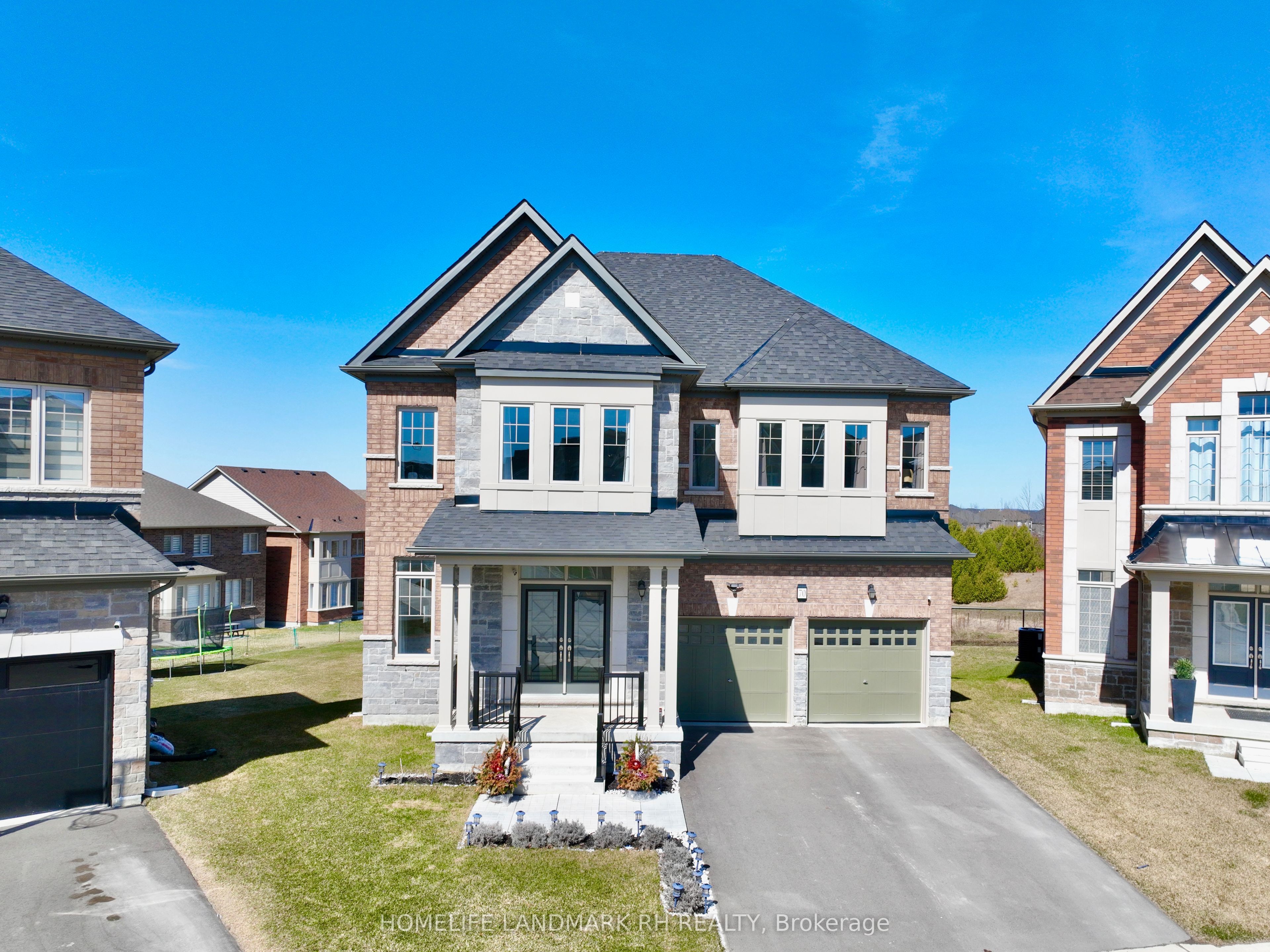 70 Angus Morton Crescent, East Gwillimbury, ON L9N 1S4